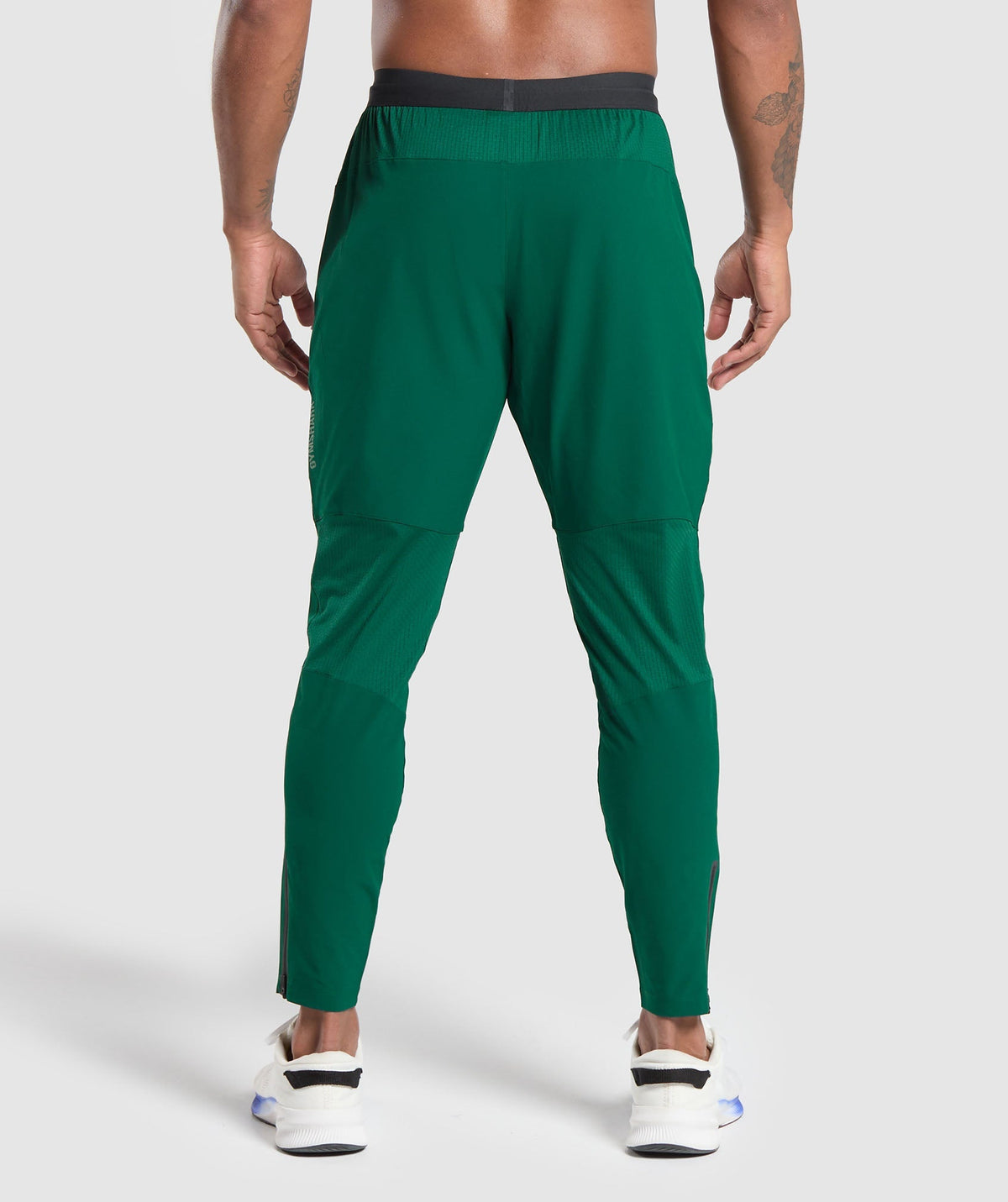 gymshark-hybrid-woven-joggers-woodland-green-aw22