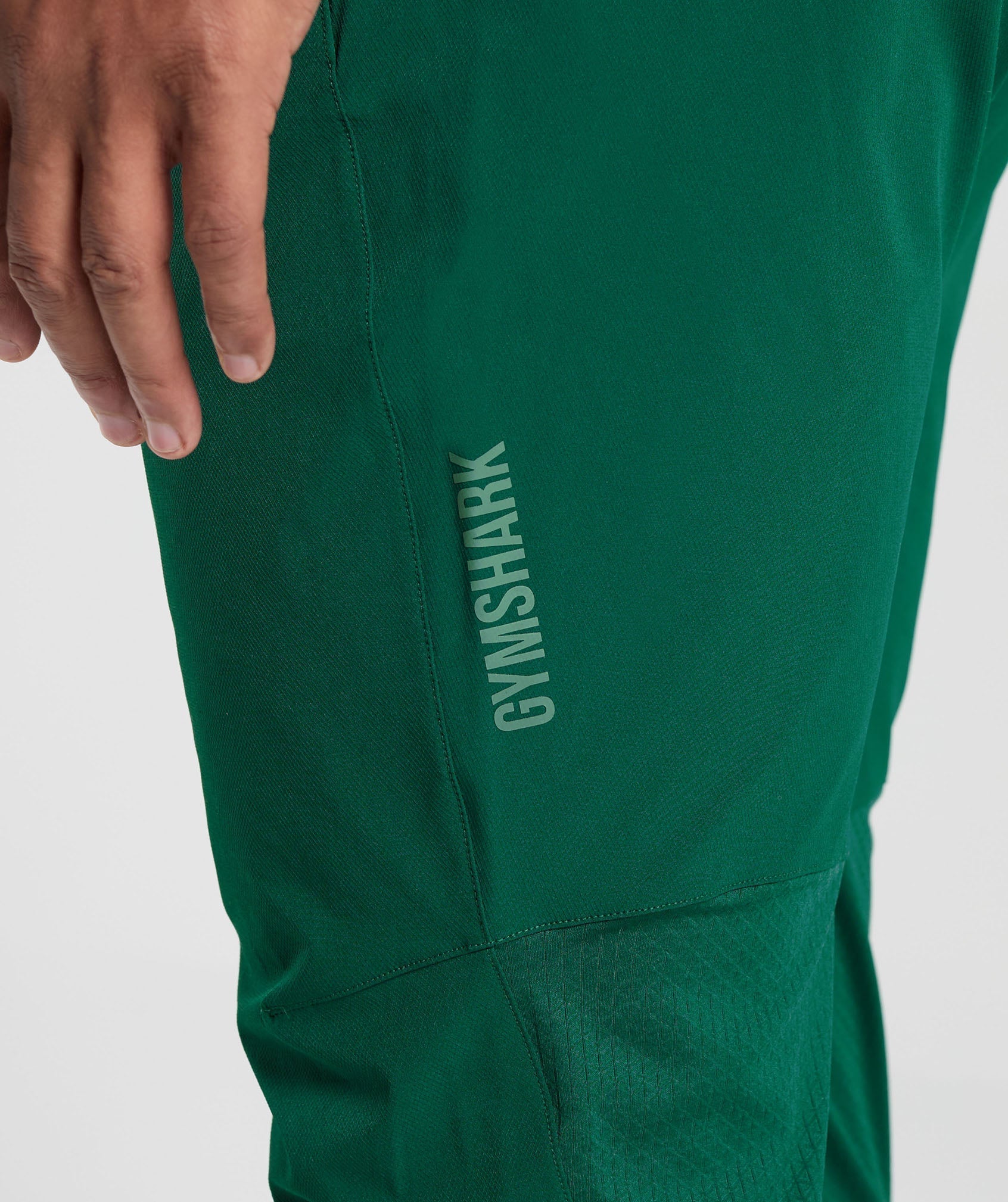 gymshark-hybrid-woven-joggers-woodland-green-aw22