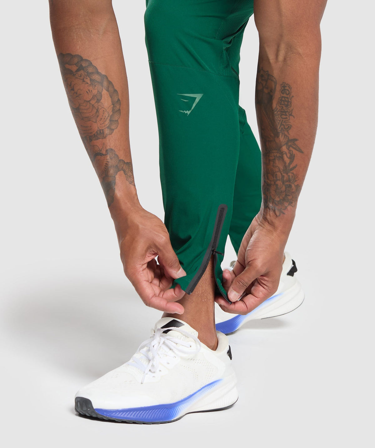 gymshark-hybrid-woven-joggers-woodland-green-aw22