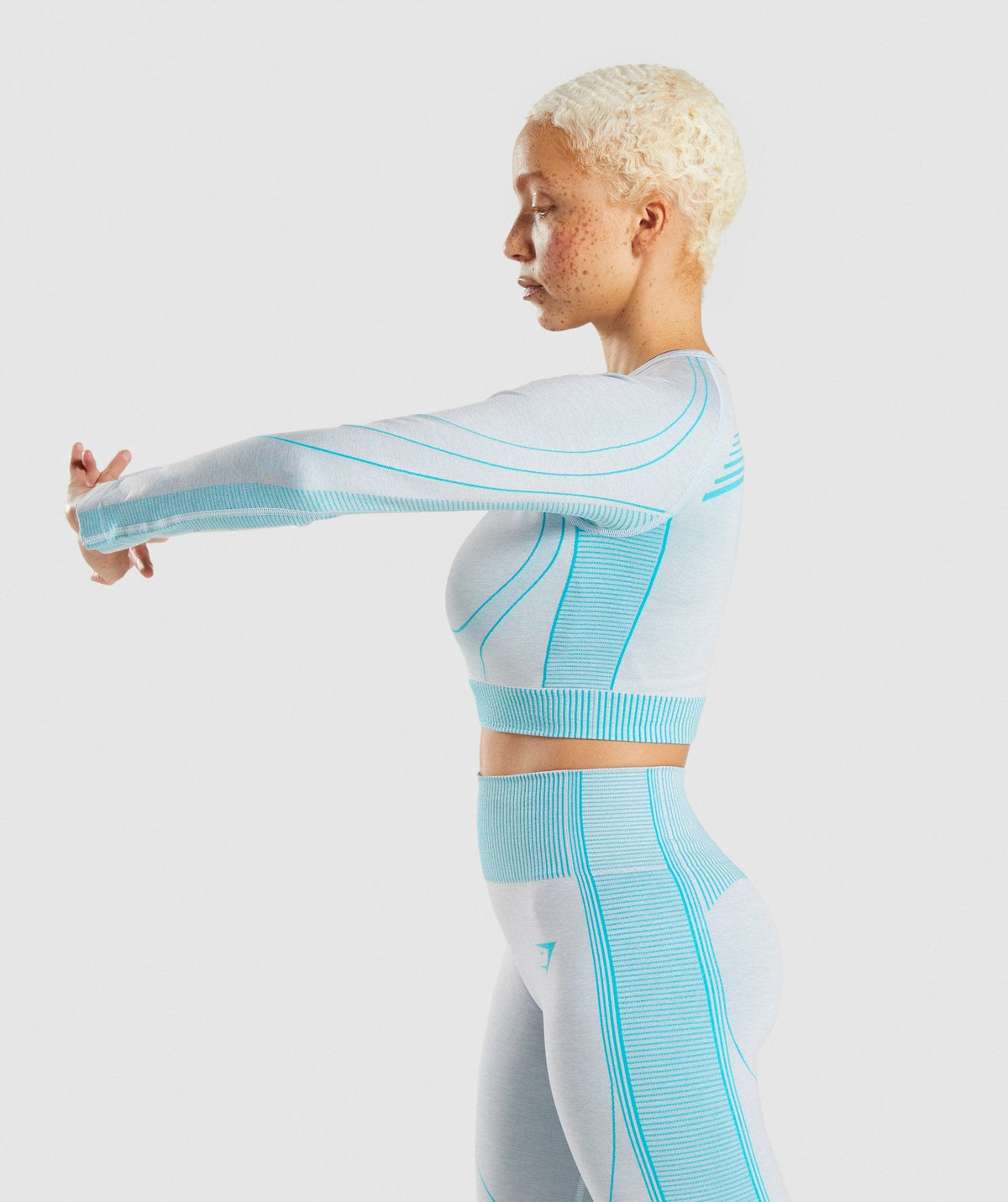 gymshark-hyper-amplify-long-sleeve-crop-top-light-grey-marl-light-teal
