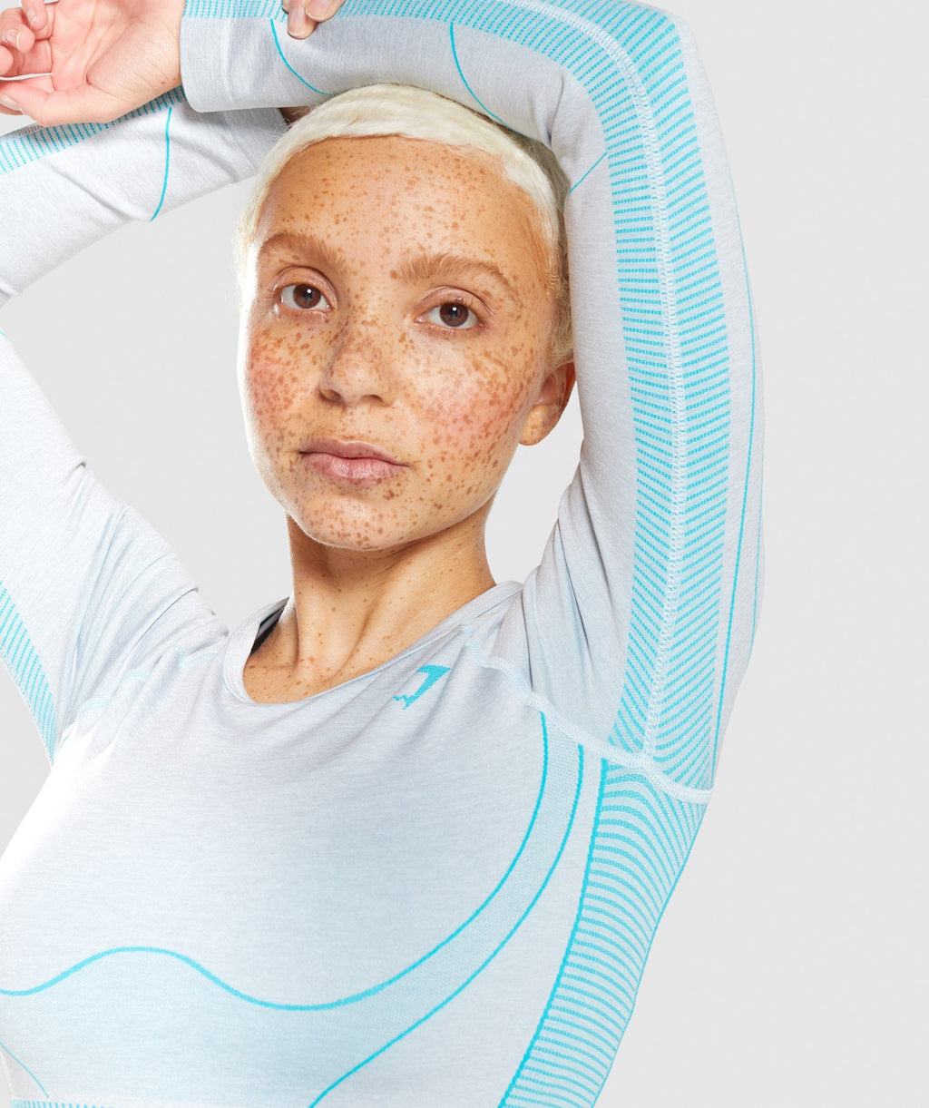 gymshark-hyper-amplify-long-sleeve-crop-top-light-grey-marl-light-teal