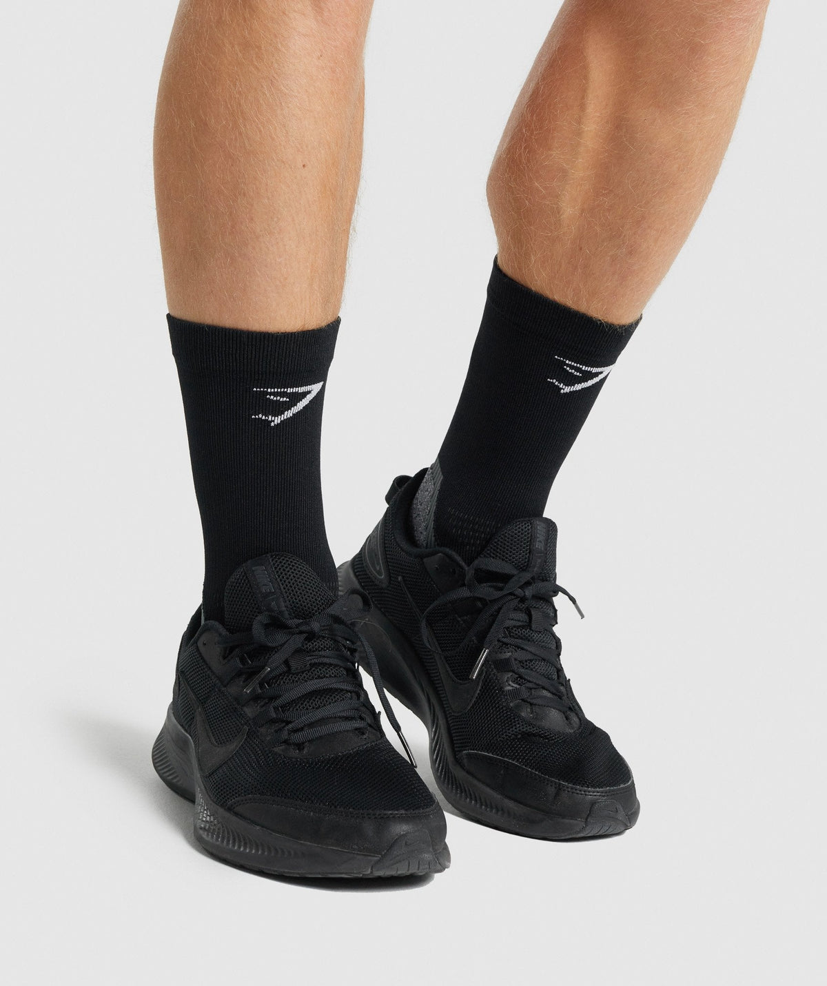 gymshark-crew-performance-socks-black