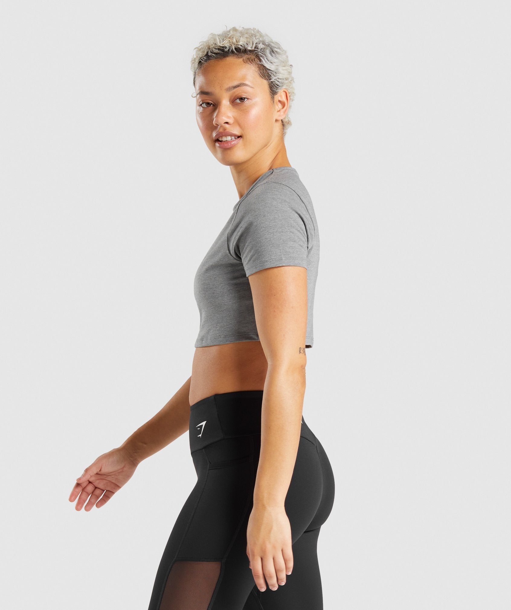 gymshark-italic-graphic-crop-top-charcoal-marl