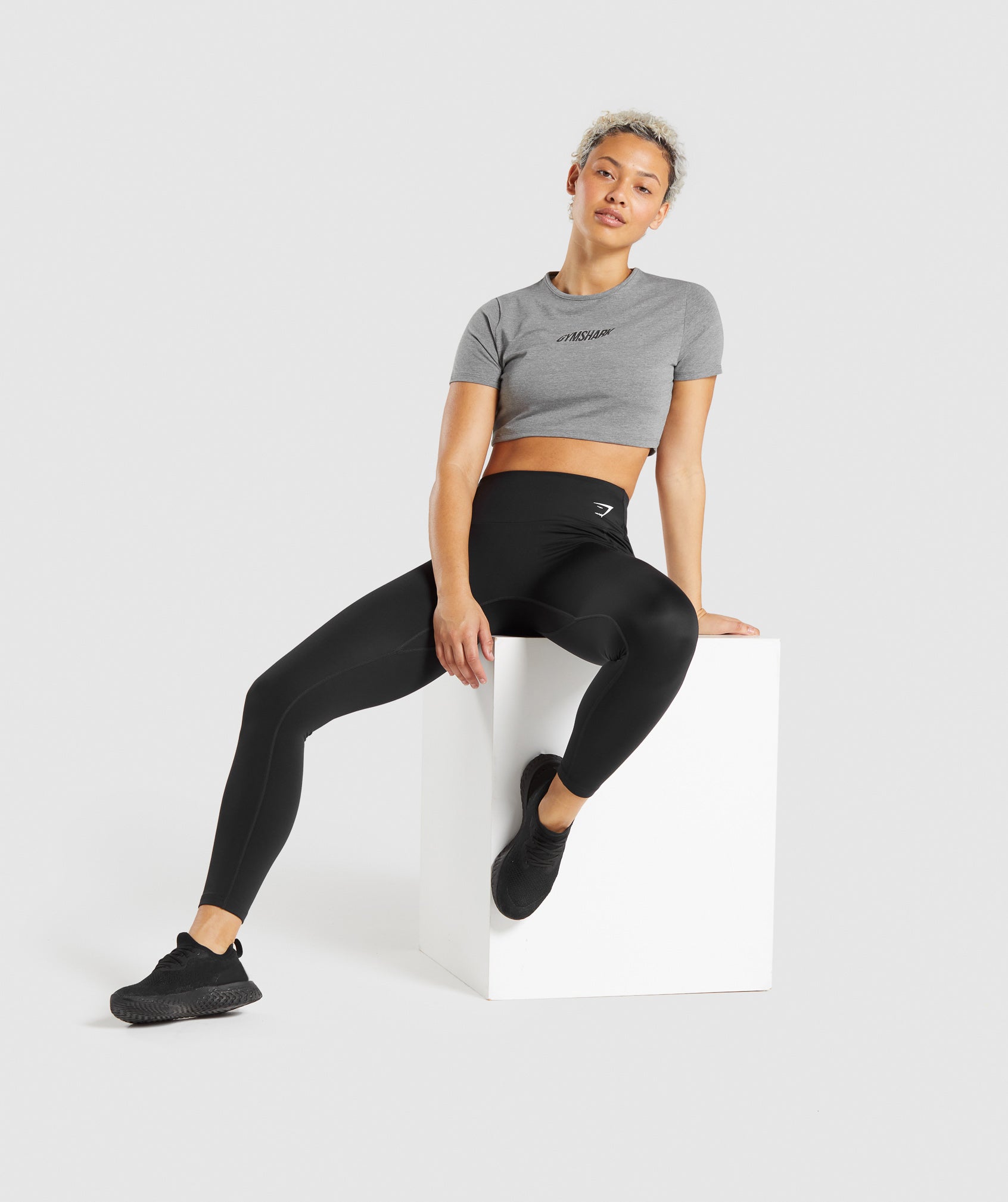 gymshark-italic-graphic-crop-top-charcoal-marl