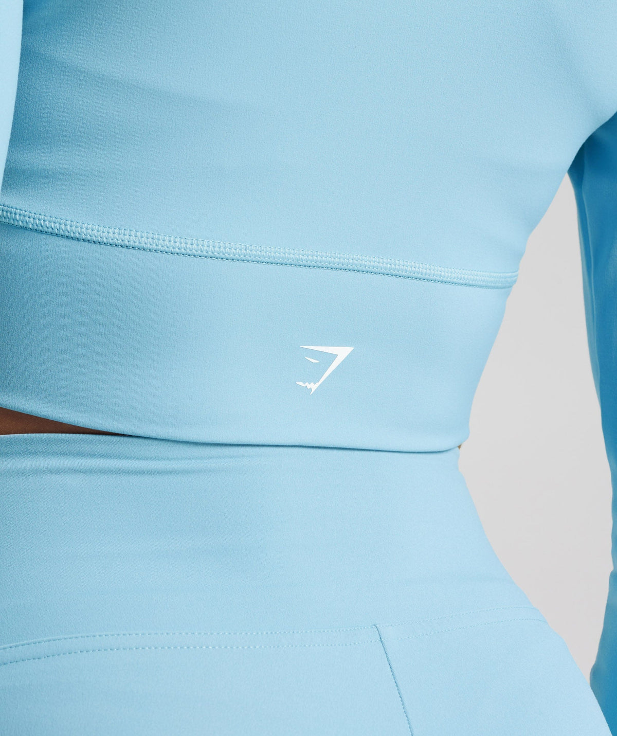 gymshark-crossover-long-sleeve-crop-top-iceberg-blue-ss23