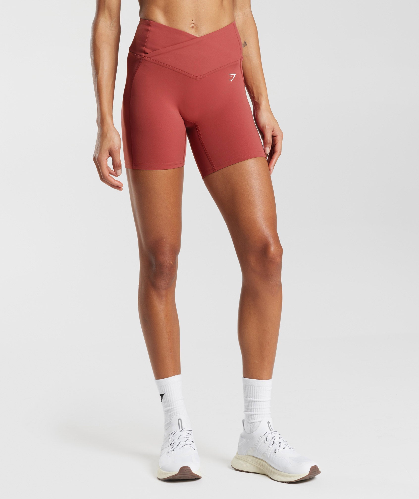 gymshark-crossover-shorts-pomegranate-red-ss23