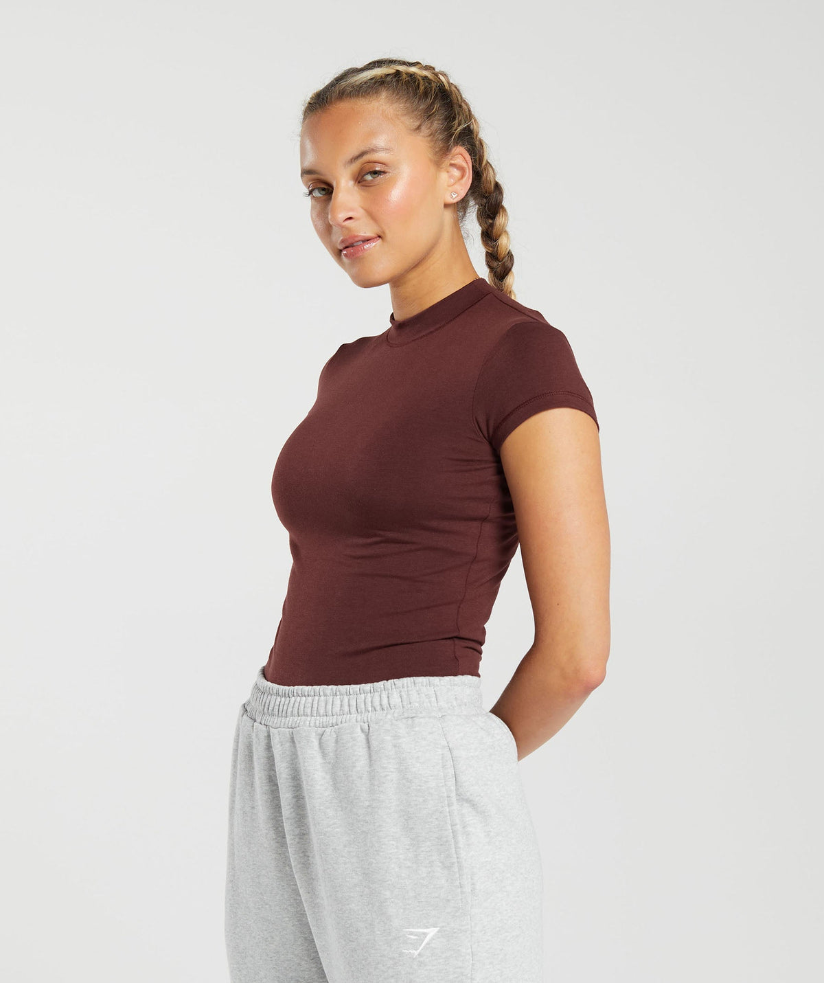 gymshark-jersey-body-fit-t-shirt-rich-maroon-aw23