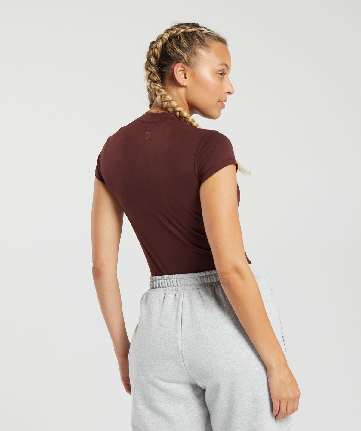 gymshark-jersey-body-fit-t-shirt-rich-maroon-aw23