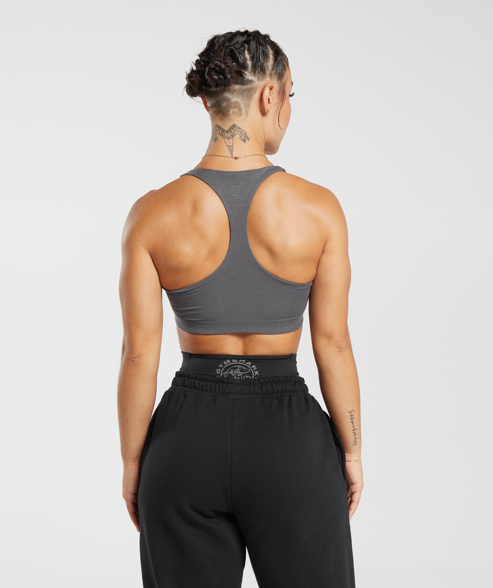 gymshark-lifting-graphic-bralette-dark-grey-aw23