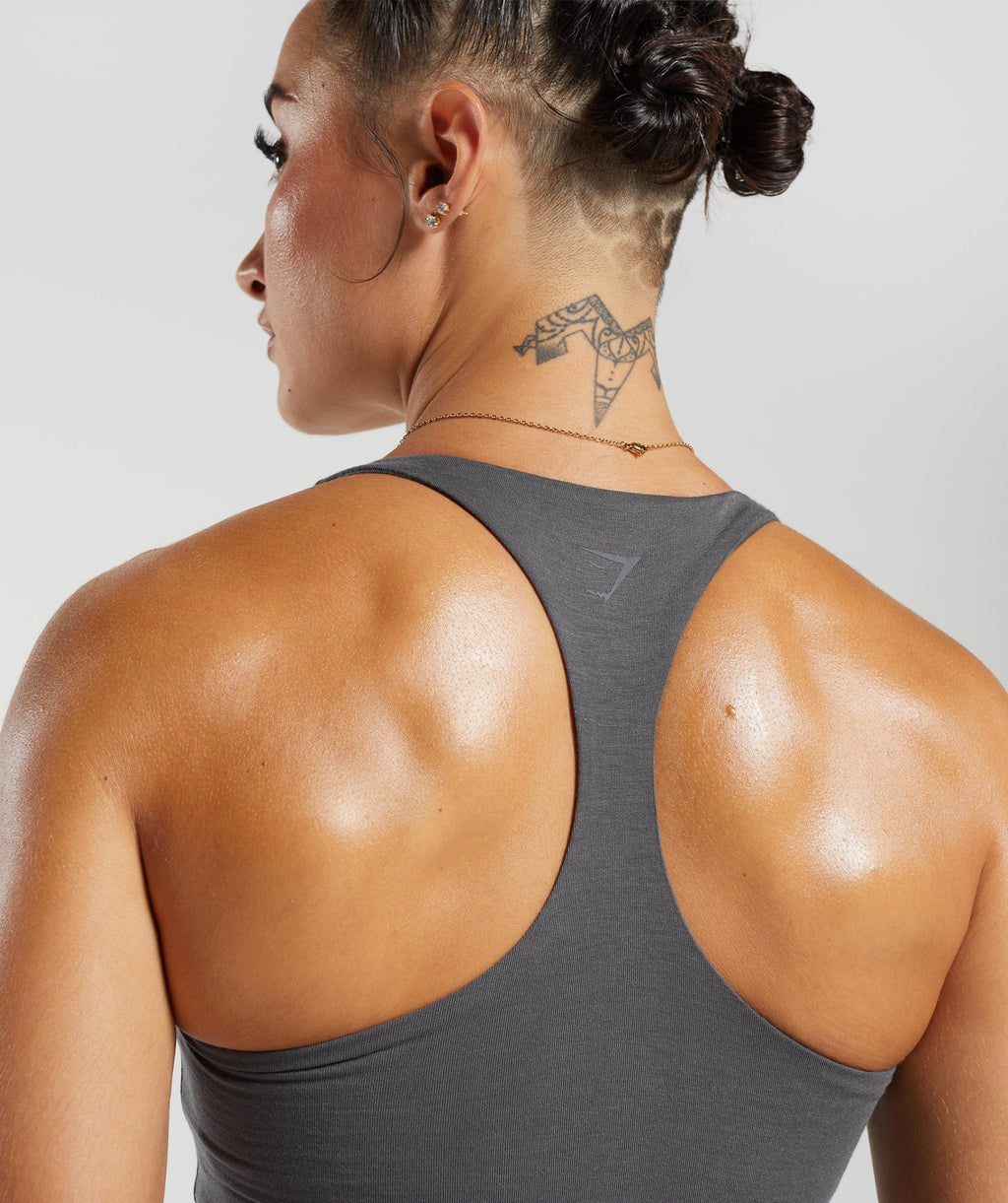gymshark-lifting-graphic-bralette-dark-grey-aw23