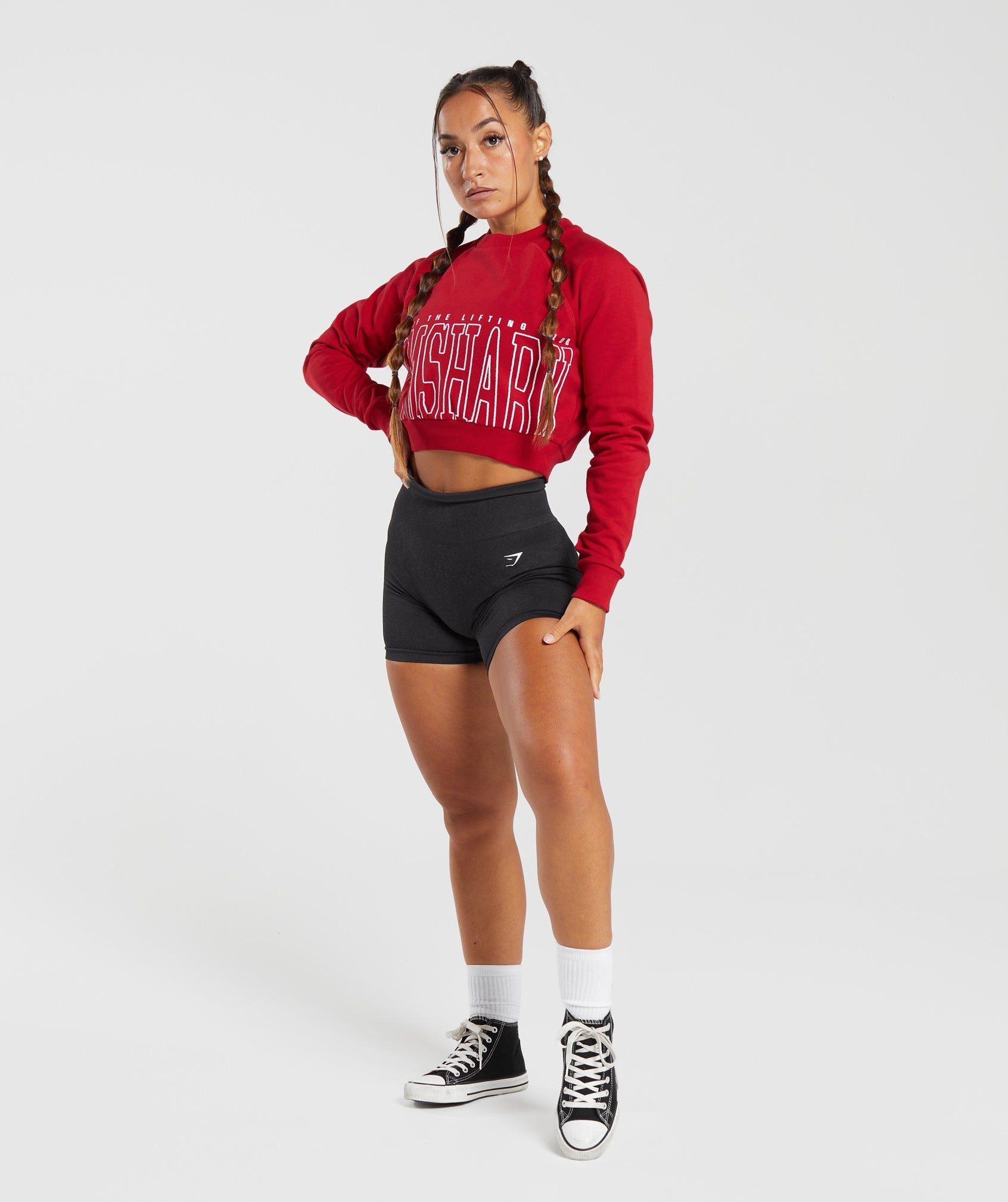 gymshark-lifting-graphic-cropped-sweatshirt-carmine-red-aw23