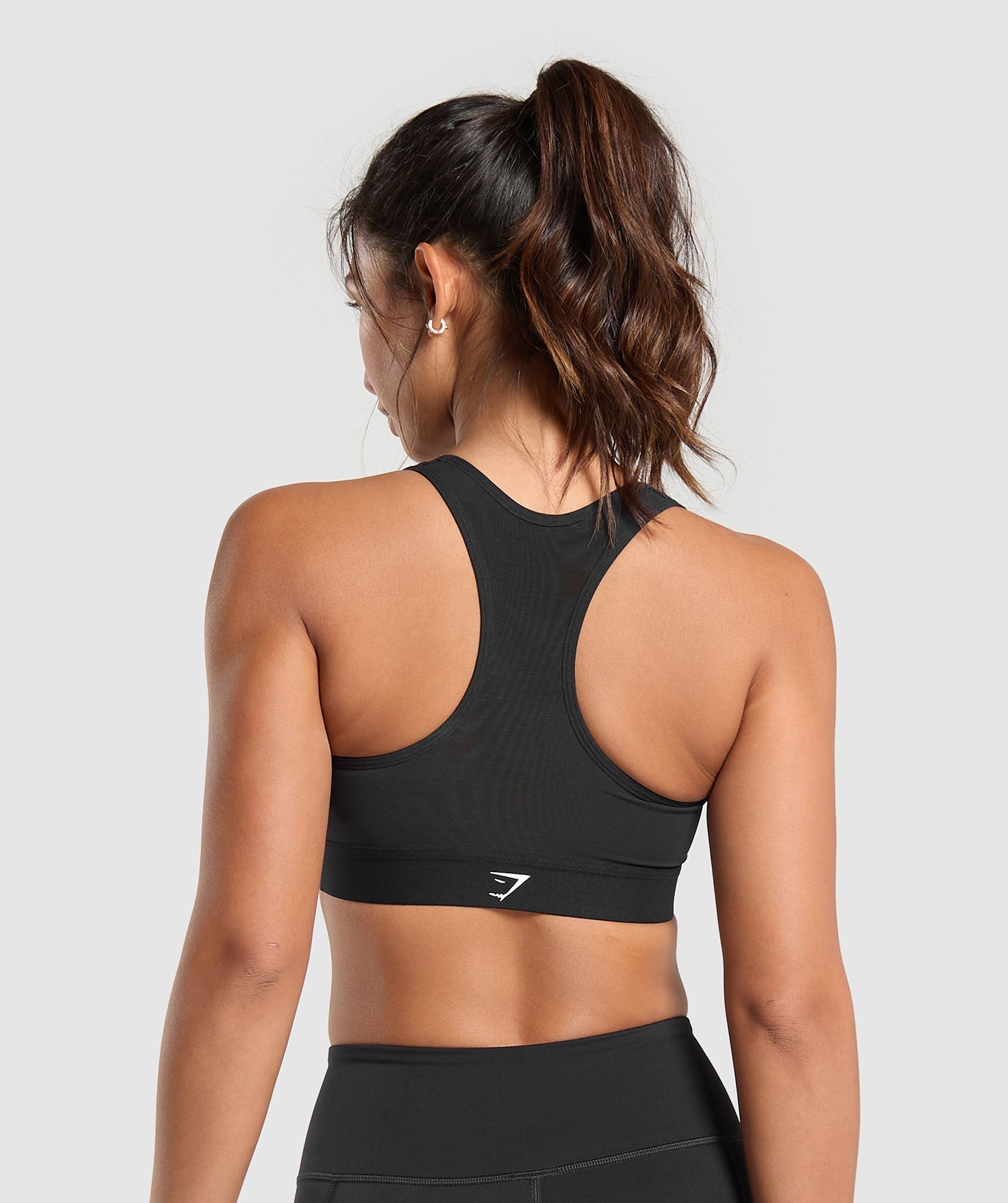 gymshark-lightweight-high-support-sports-bra-black-ss22