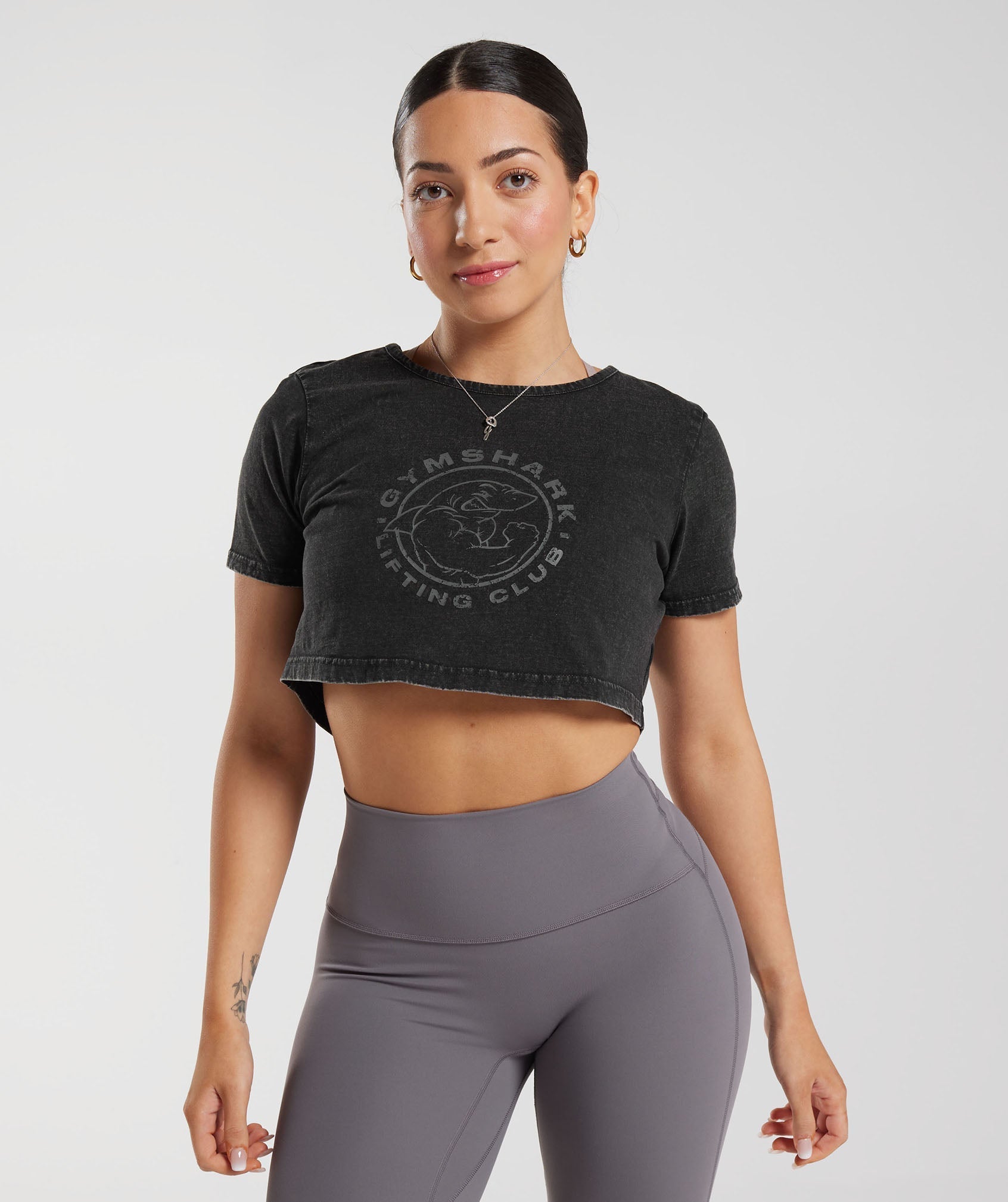 gymshark-legacy-washed-crop-top-black-aw22
