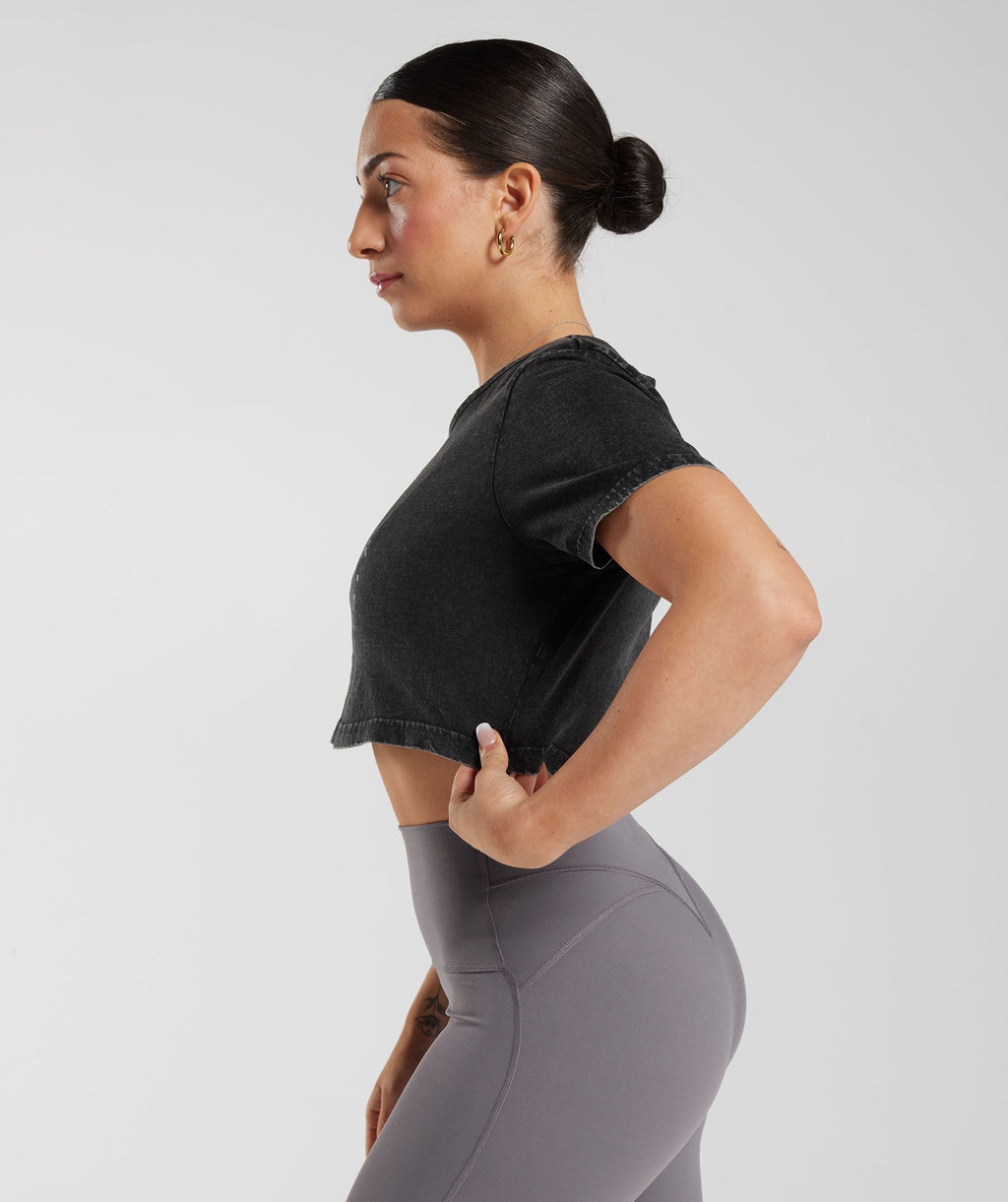 gymshark-legacy-washed-crop-top-black-aw22