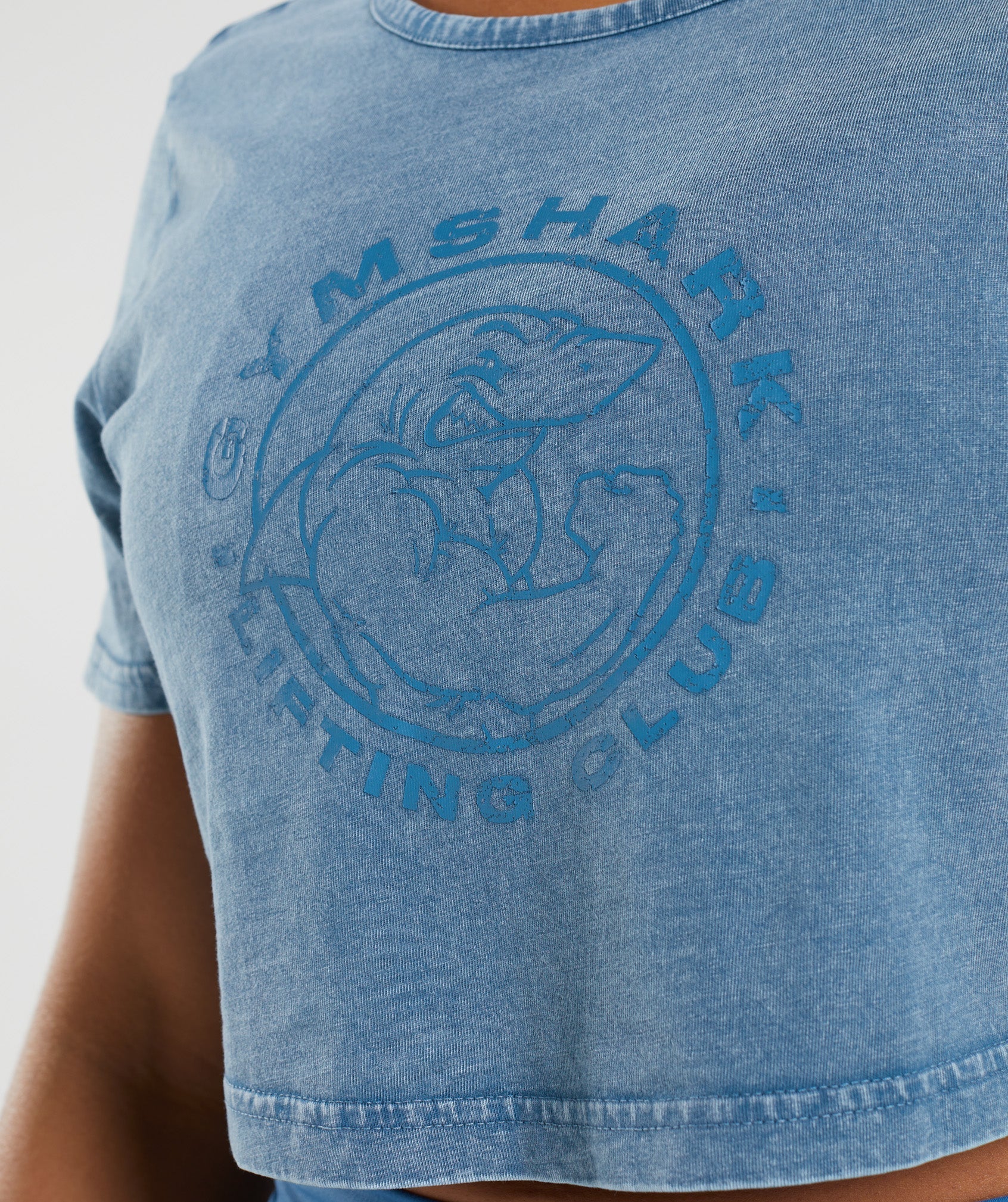 gymshark-legacy-washed-crop-top-lakeside-blue-aw22