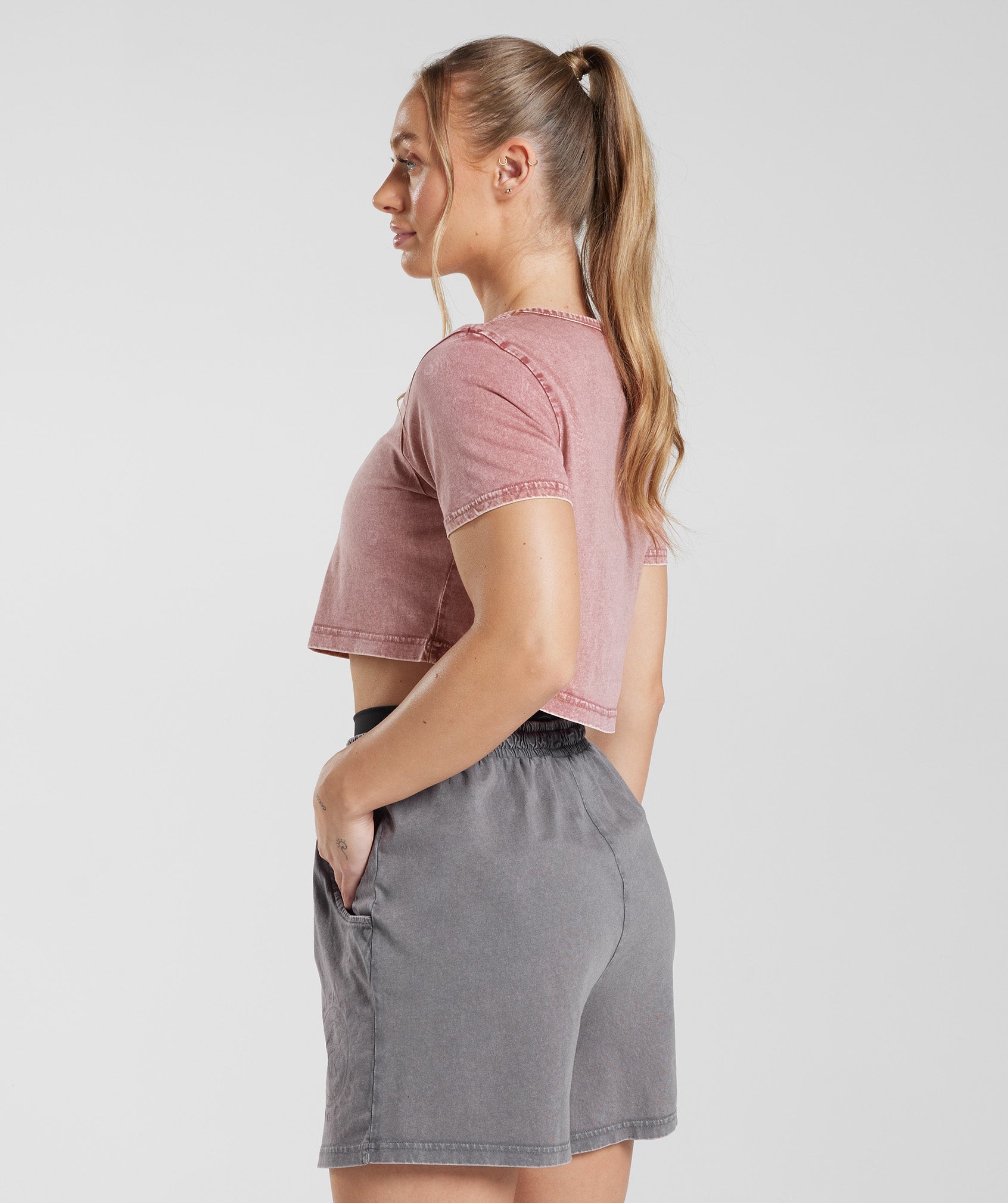 gymshark-legacy-crop-top-terracotta-pink-acid-wash-ss23