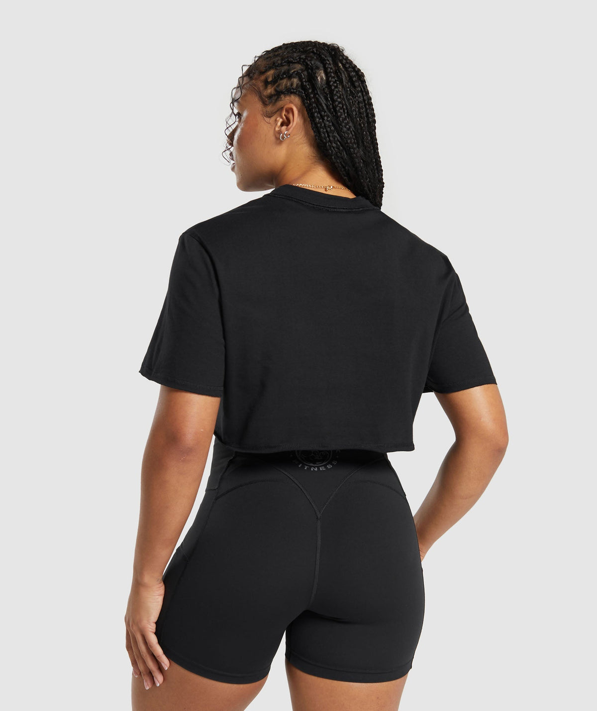 gymshark-legacy-graphic-crop-top-black-ss24