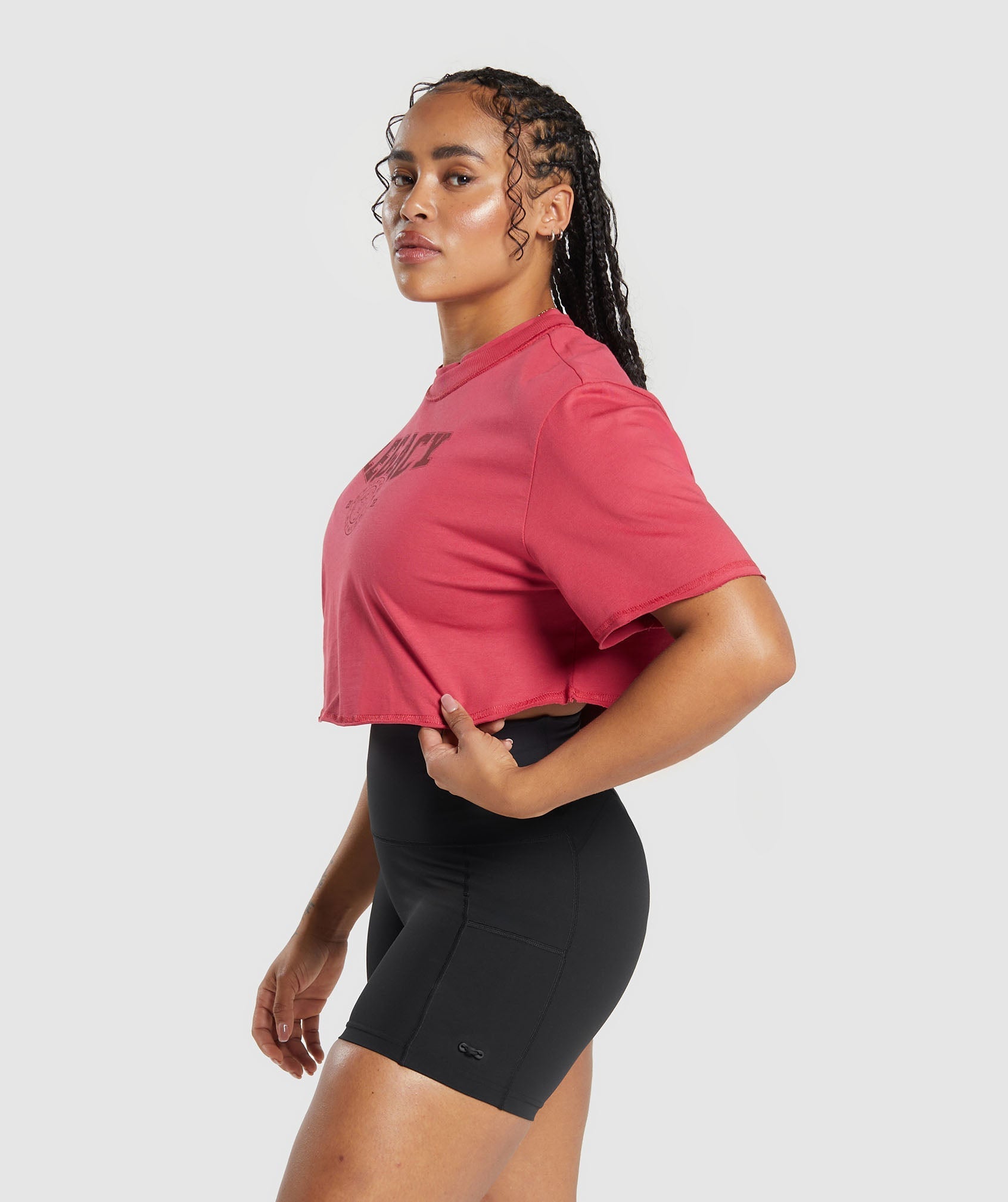 gymshark-legacy-graphic-crop-top-vintage-pink-ss24