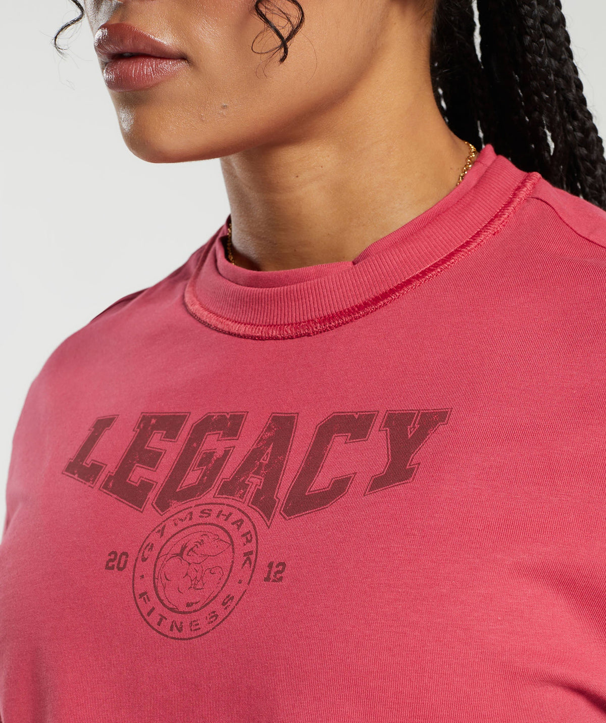 gymshark-legacy-graphic-crop-top-vintage-pink-ss24