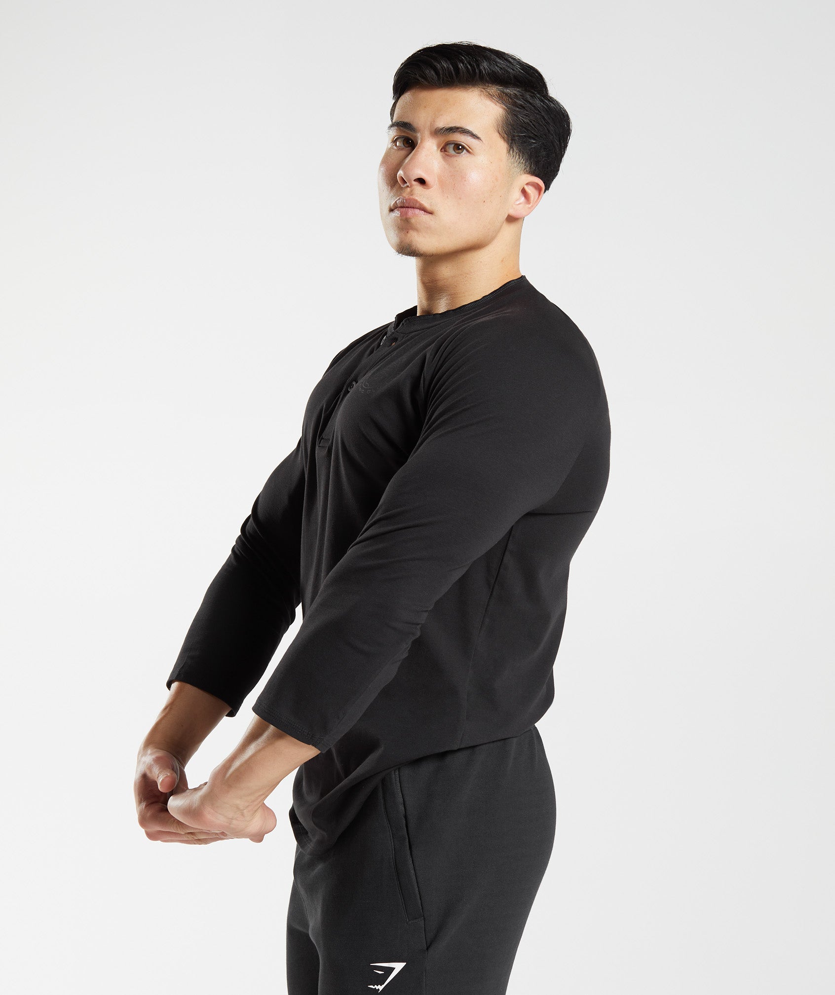 gymshark-legacy-henley-top-black-ss23