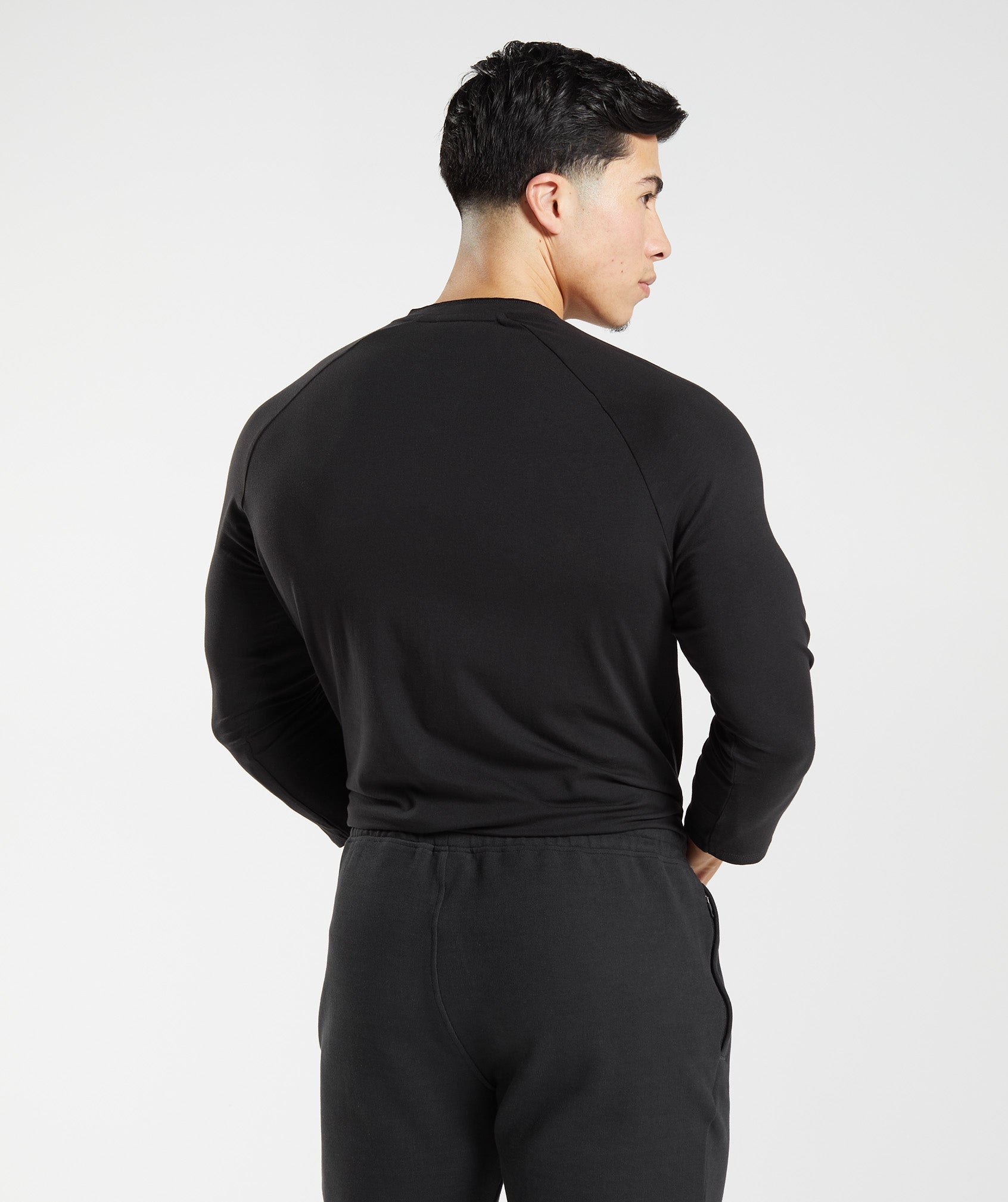 gymshark-legacy-henley-top-black-ss23
