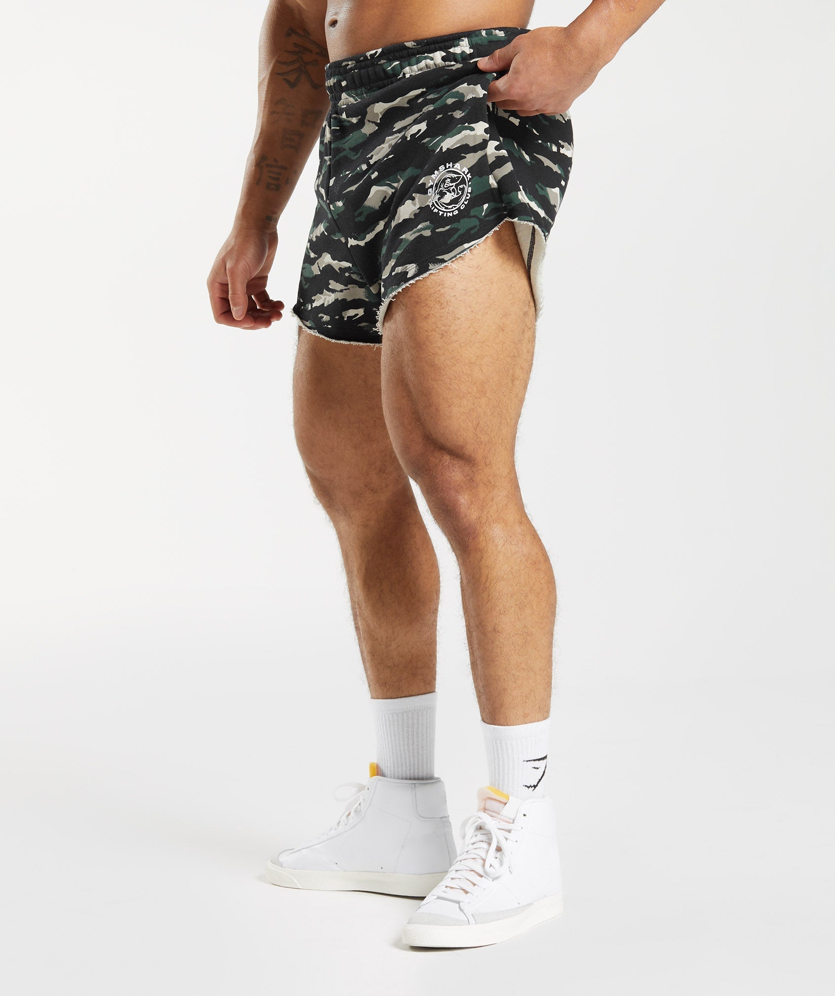 gymshark-legacy-shorts-obsidian-green-ss23