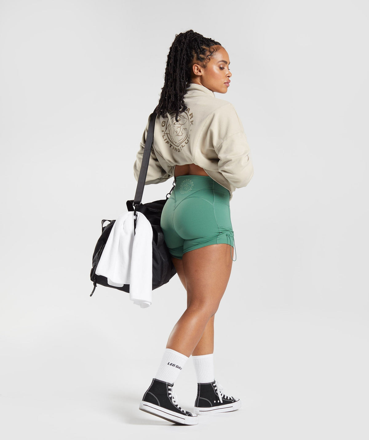 gymshark-legacy-sweatshirt-pebble-grey-aw22