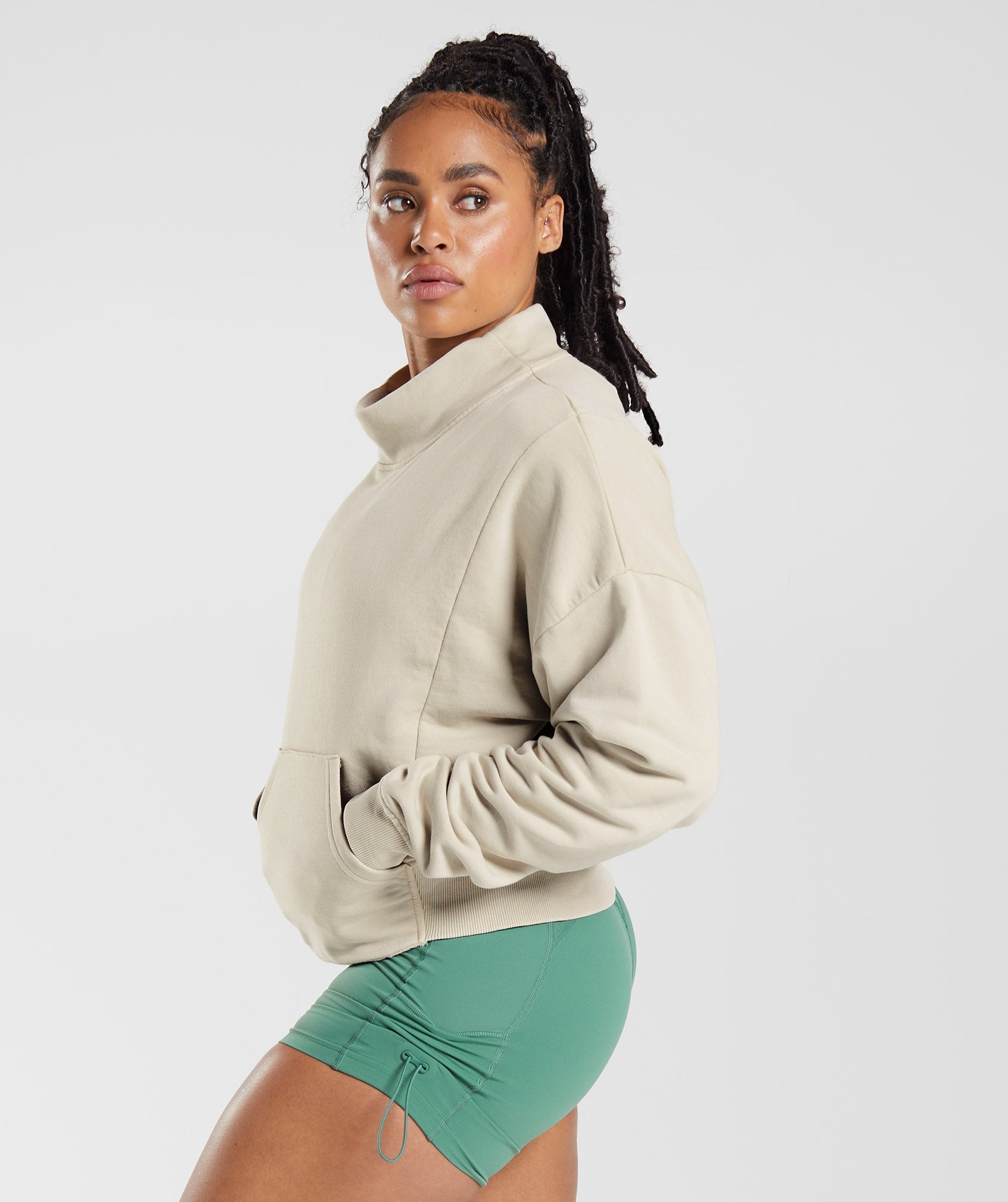 gymshark-legacy-sweatshirt-pebble-grey-aw22