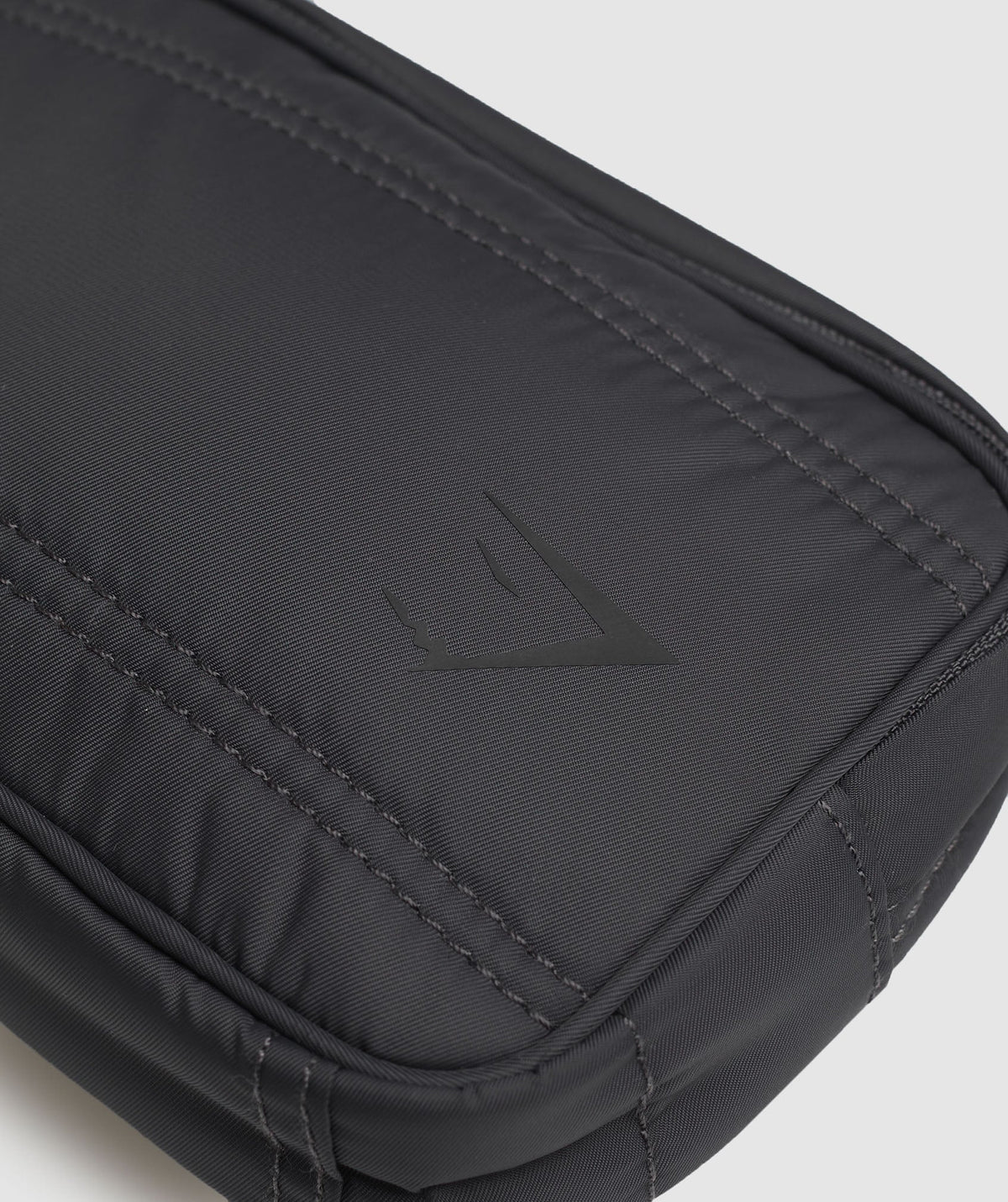 gymshark-premium-lifestyle-belt-bag-onyx-grey-ss23