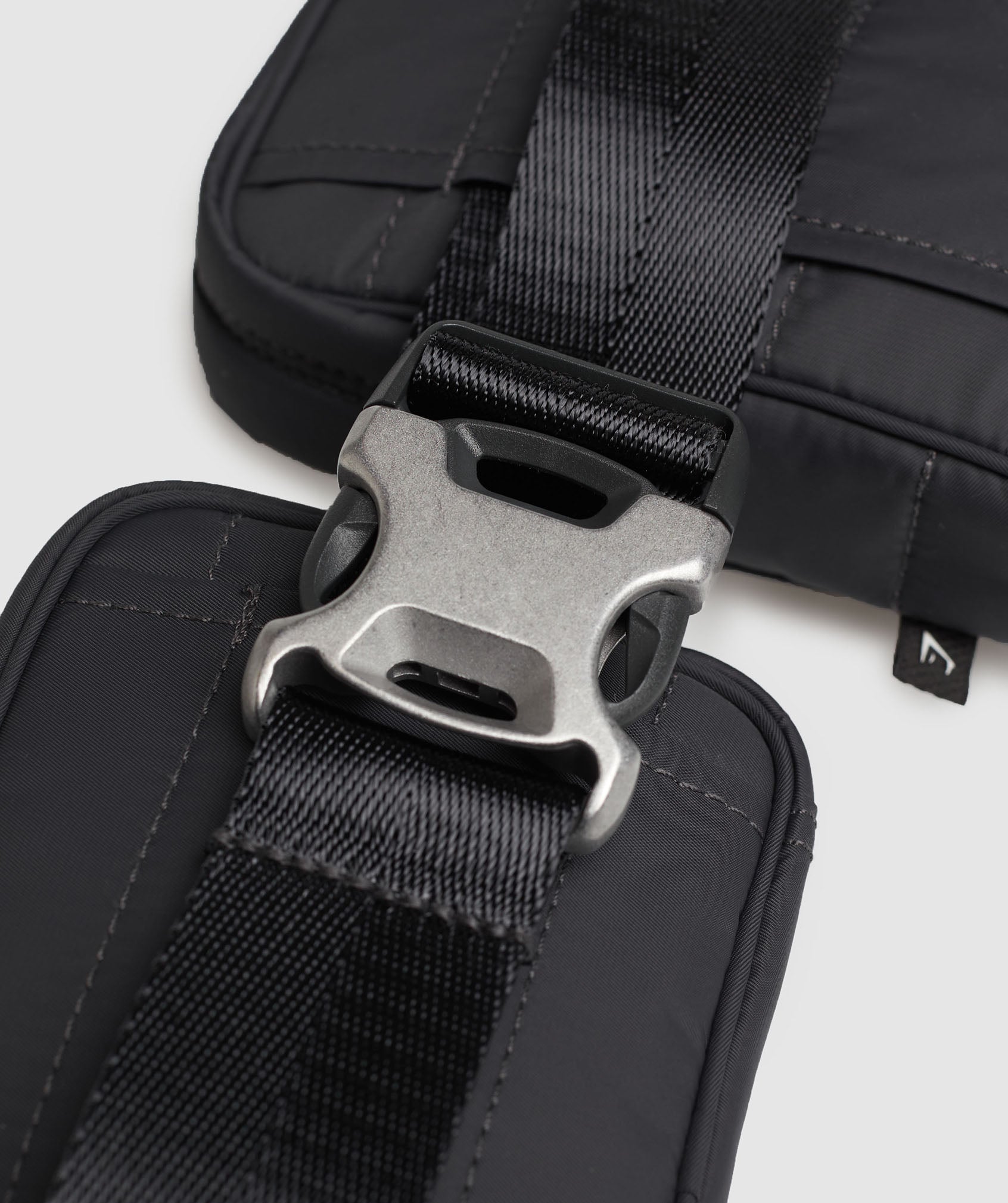 gymshark-premium-lifestyle-belt-bag-onyx-grey-ss23