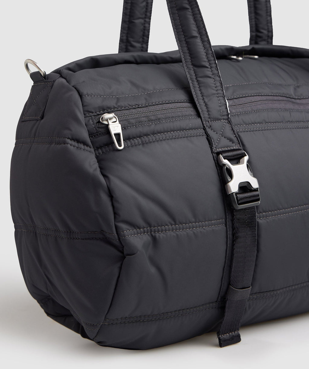 gymshark-premium-lifestyle-barrel-bag-onyx-grey-ss23