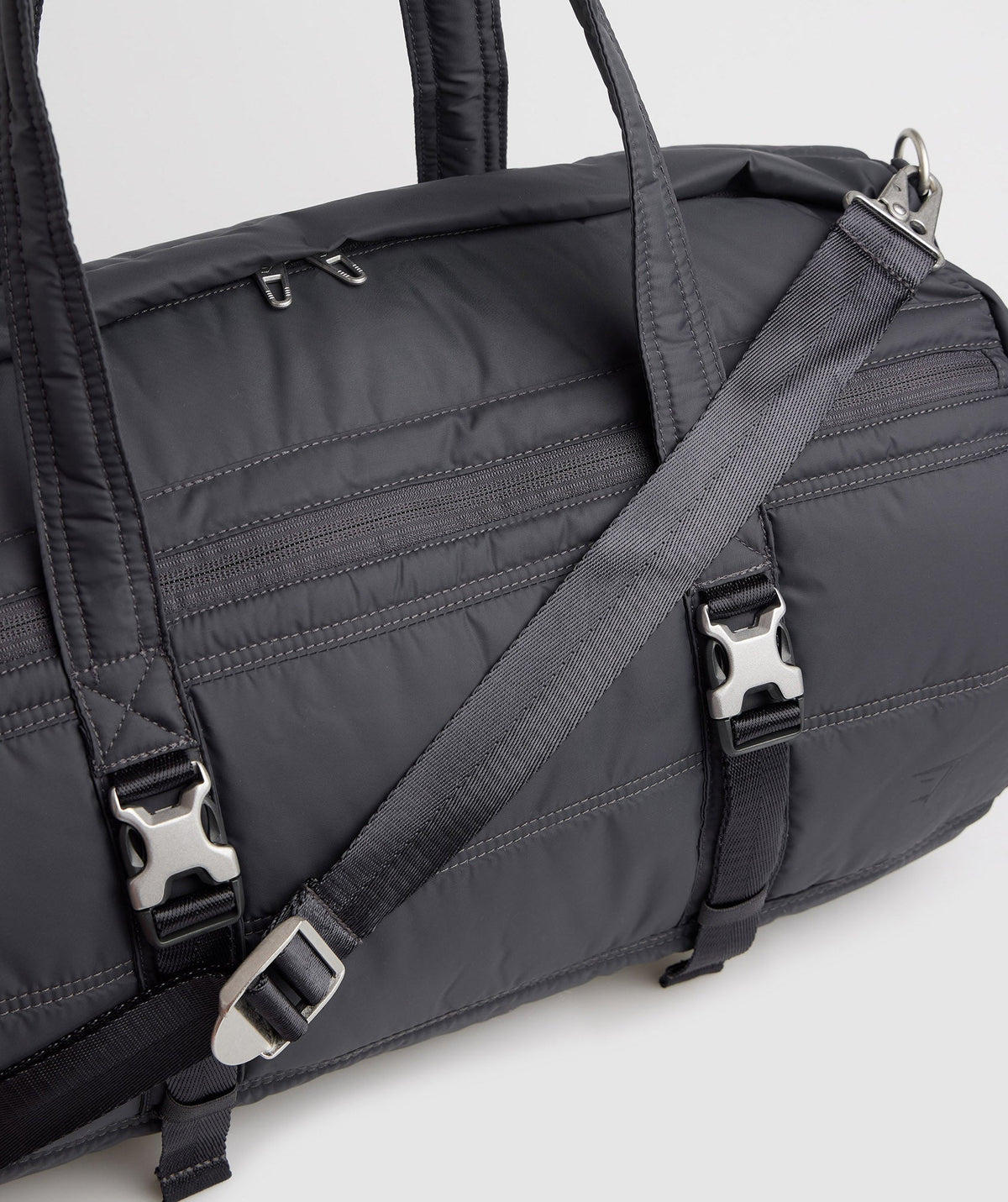 gymshark-premium-lifestyle-barrel-bag-onyx-grey-ss23
