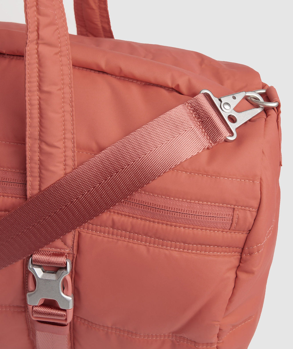 gymshark-premium-lifestyle-barrel-bag-terracotta-pink-ss23