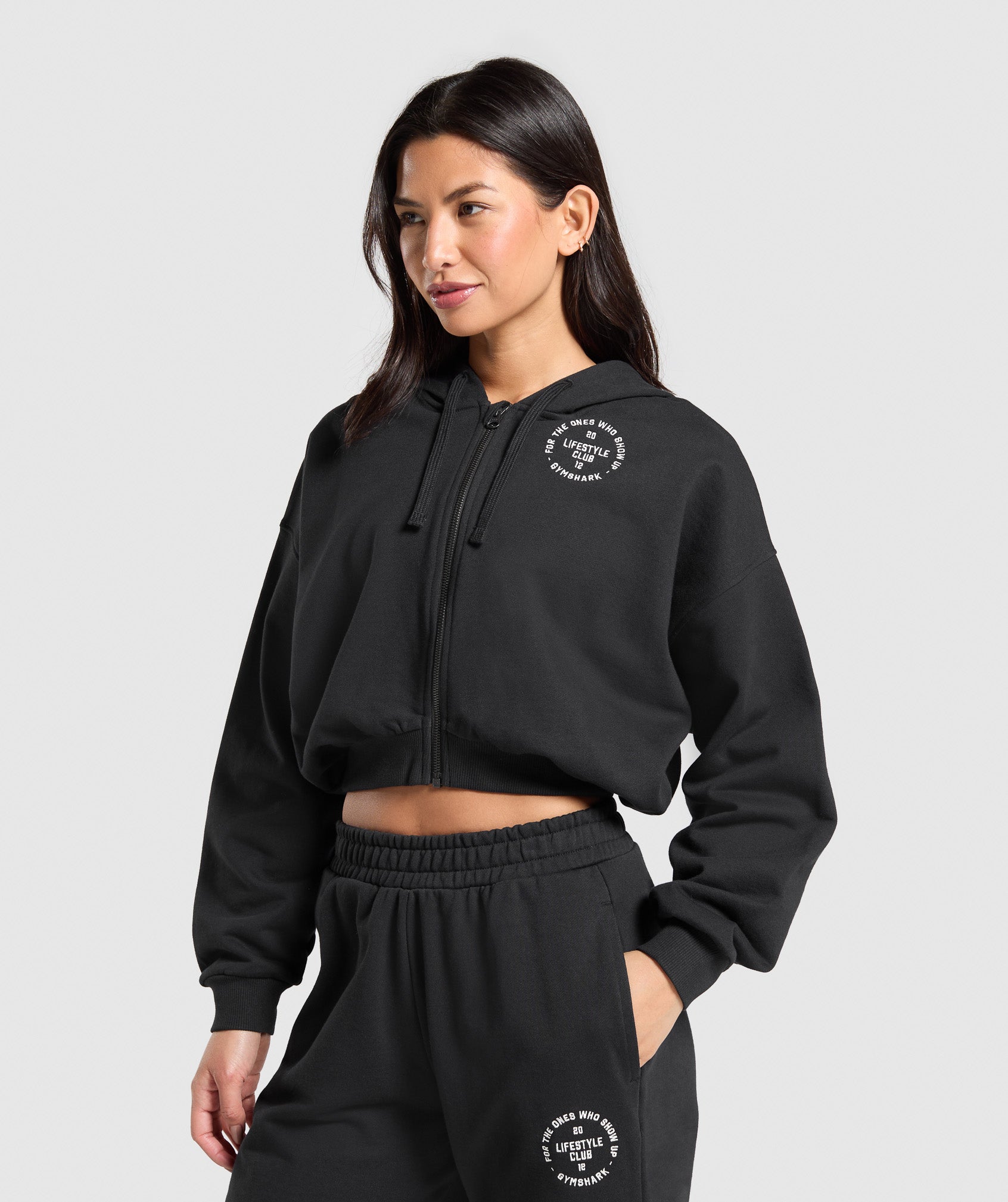 gymshark-lifestyle-club-graphic-zip-up-hoodie-pullovers-black-ss25
