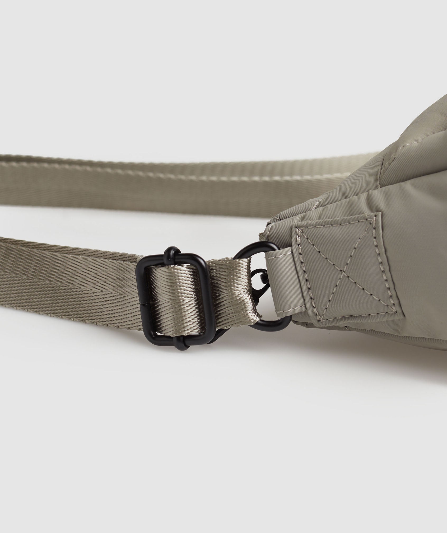 gymshark-premium-lifestyle-shoulder-bag-ecru-brown-ss23