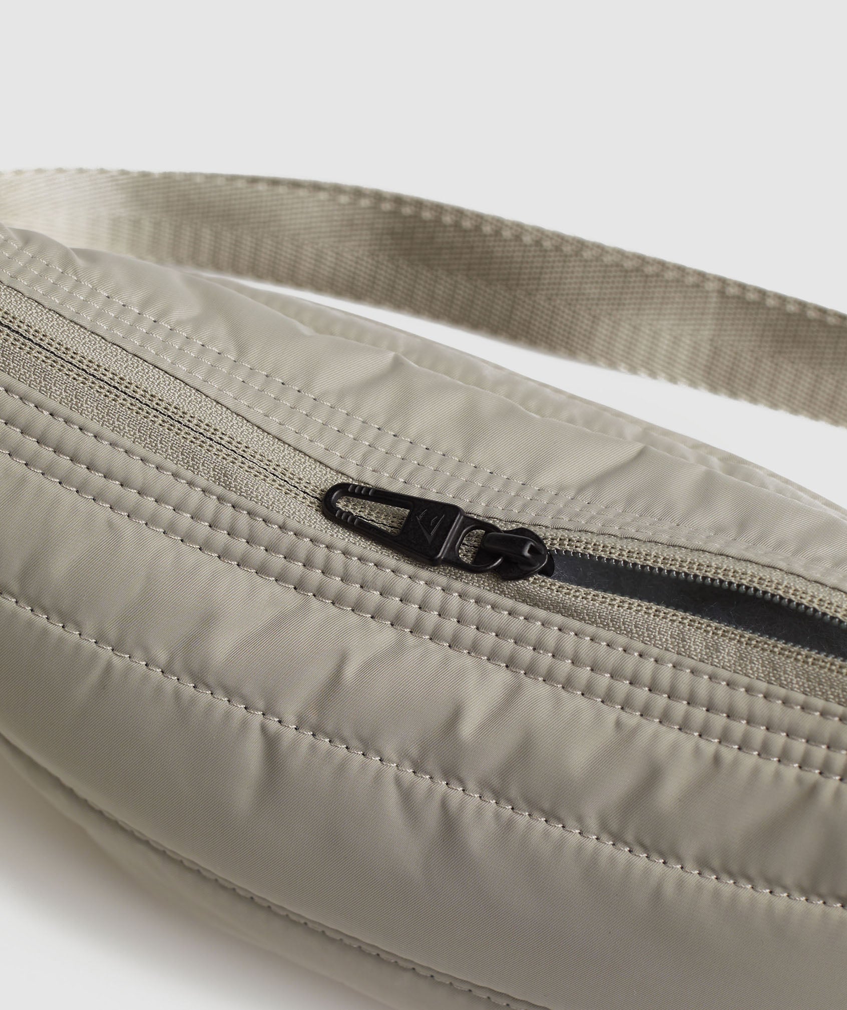 gymshark-premium-lifestyle-shoulder-bag-ecru-brown-ss23
