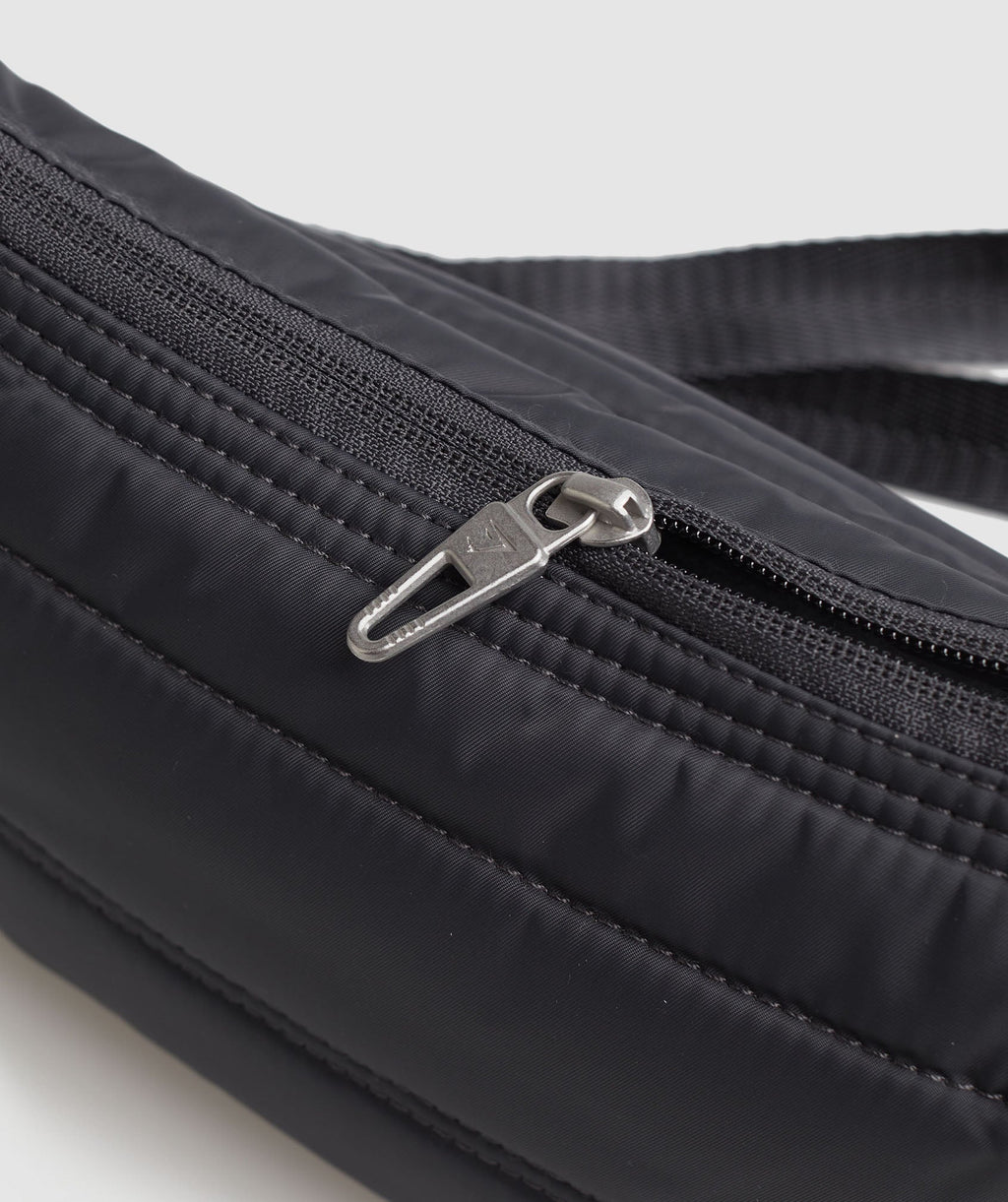 gymshark-premium-lifestyle-shoulder-bag-onyx-grey-ss23