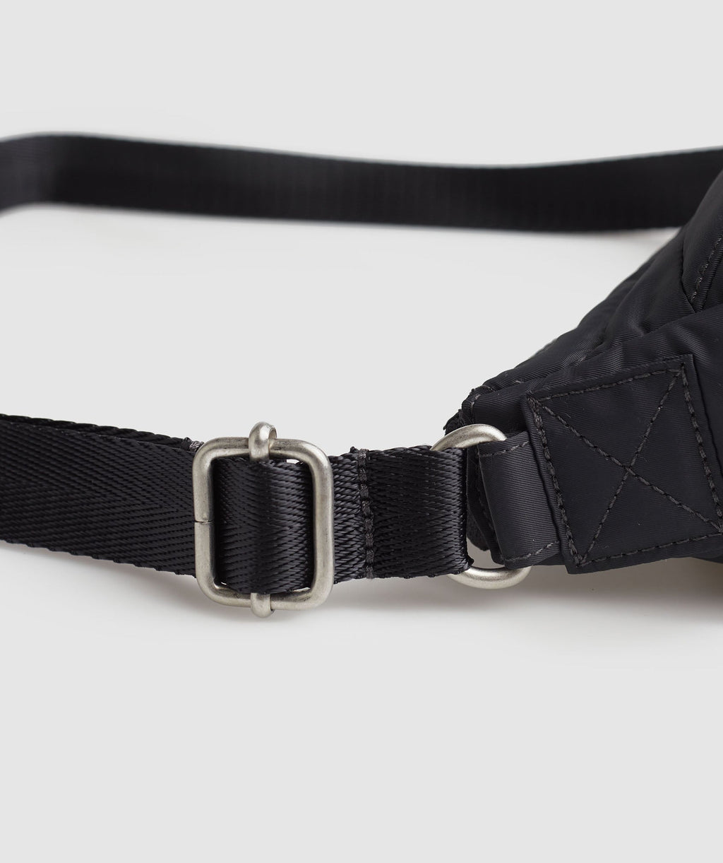 gymshark-premium-lifestyle-shoulder-bag-onyx-grey-ss23
