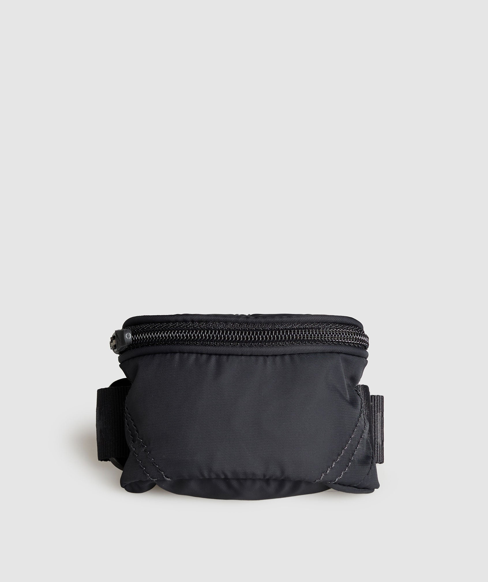 gymshark-premium-lifestyle-wristlet-onyx-grey-ss24