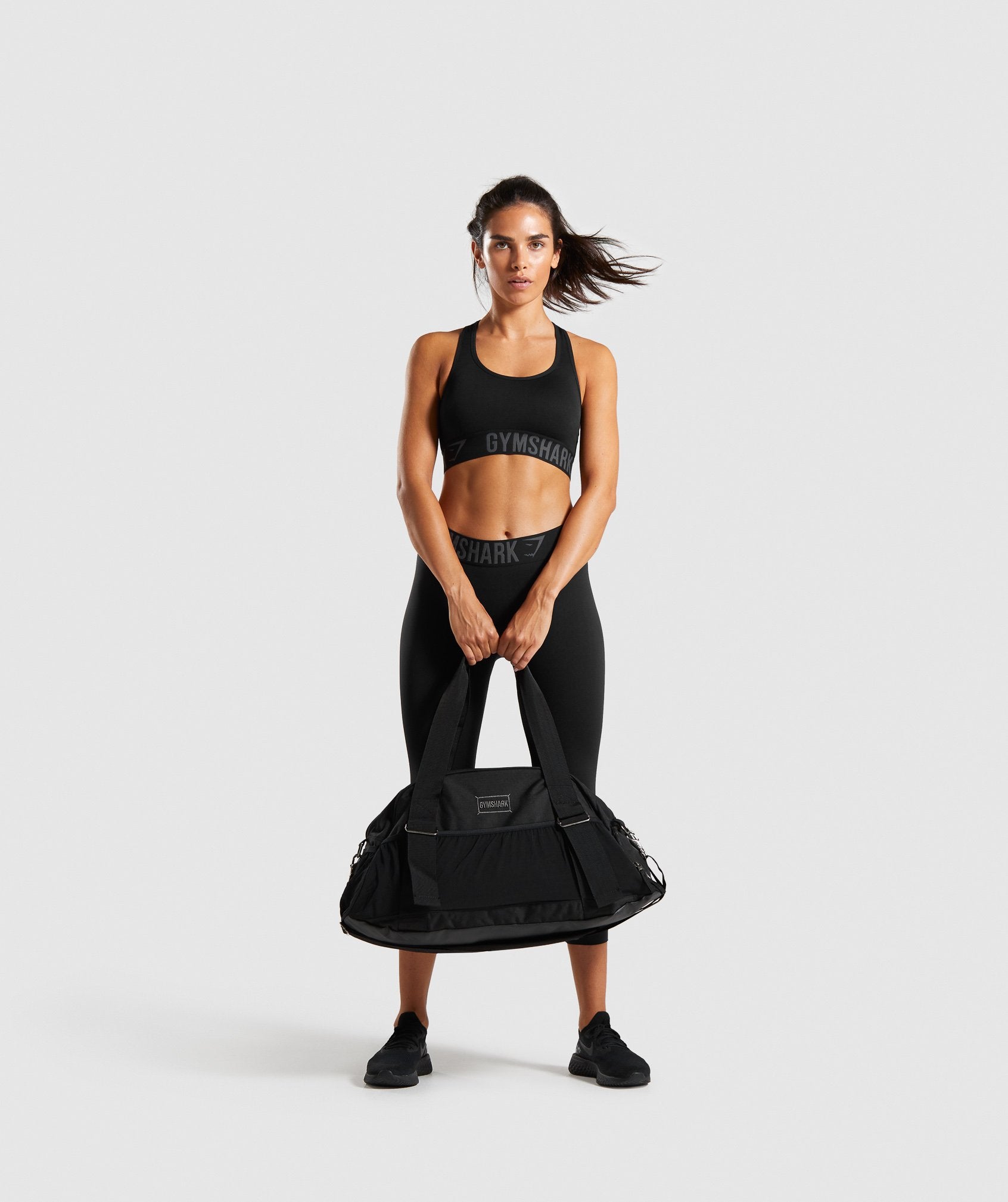 gymshark-lifestyle-holdall-black