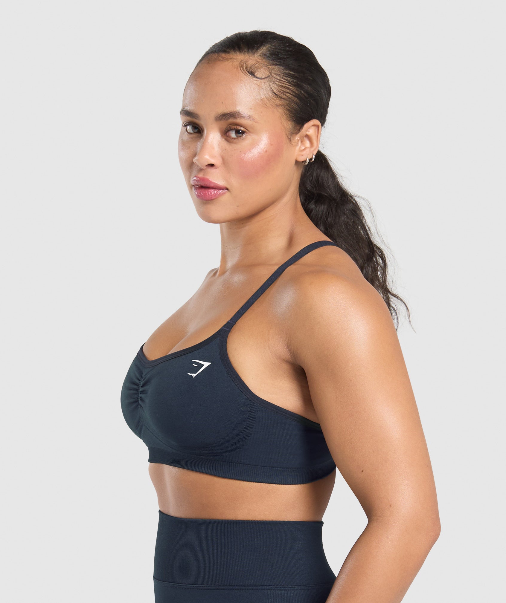 gymshark-lift-seamless-sports-bra-midnight-blue-black-marl-ss25