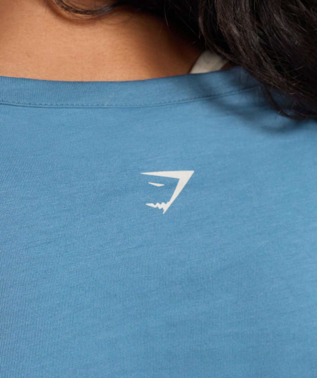 gymshark-lifting-club-graphic-baby-tee-faded-blue-aw24