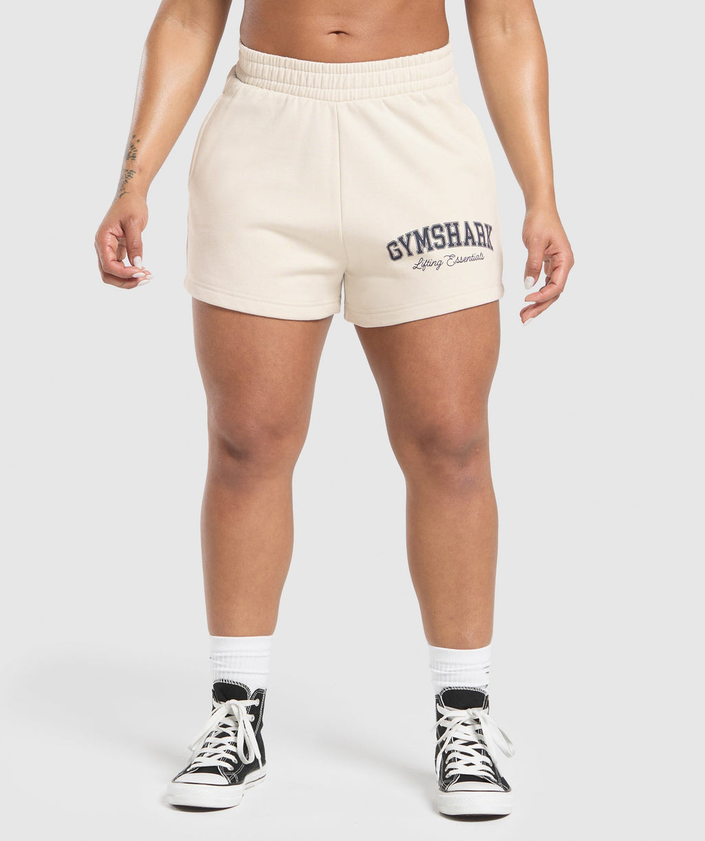 gymshark-lifting-essentials-graphic-brushed-4-shorts-oat-white-ss25
