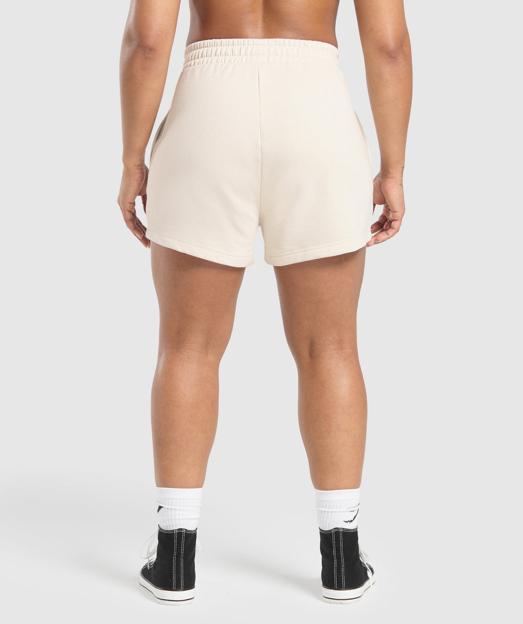gymshark-lifting-essentials-graphic-brushed-4-shorts-oat-white-ss25
