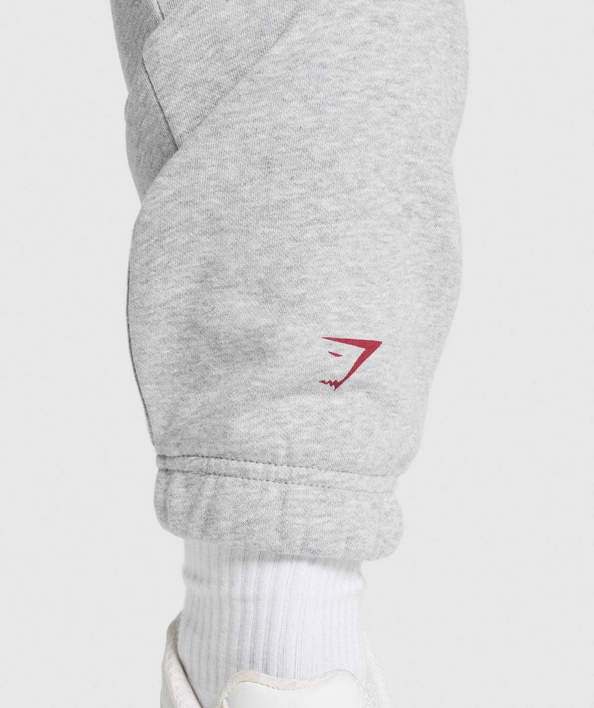 gymshark-lifting-essentials-graphic-brushed-oversized-joggers-light-grey-core-marl-ss25