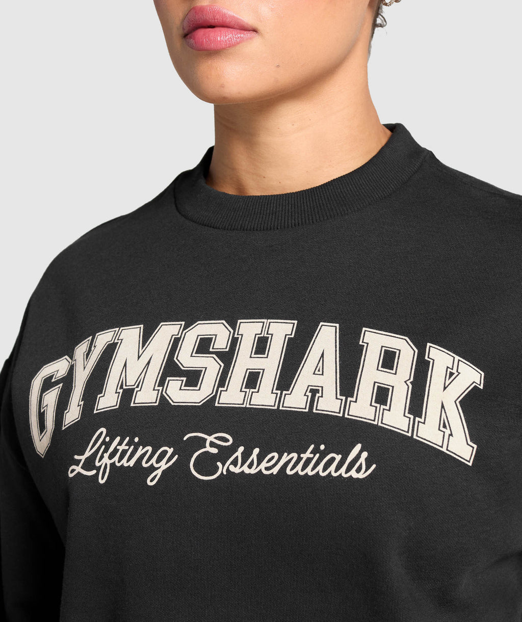 gymshark-lifting-essentials-graphic-brushed-oversized-sweatshirt-black-ss25