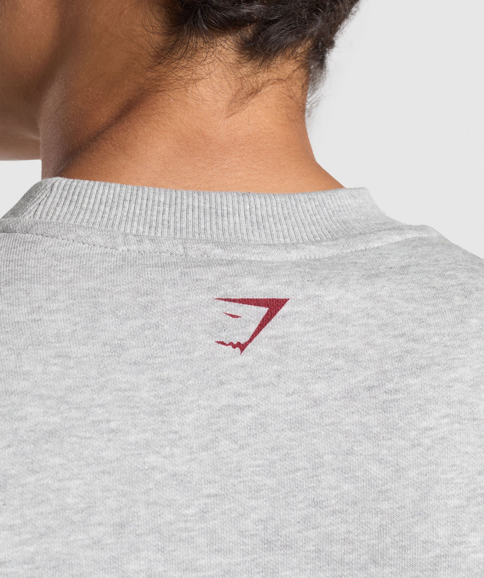 gymshark-lifting-essentials-graphic-brushed-oversized-sweatshirt-light-grey-core-marl-ss25