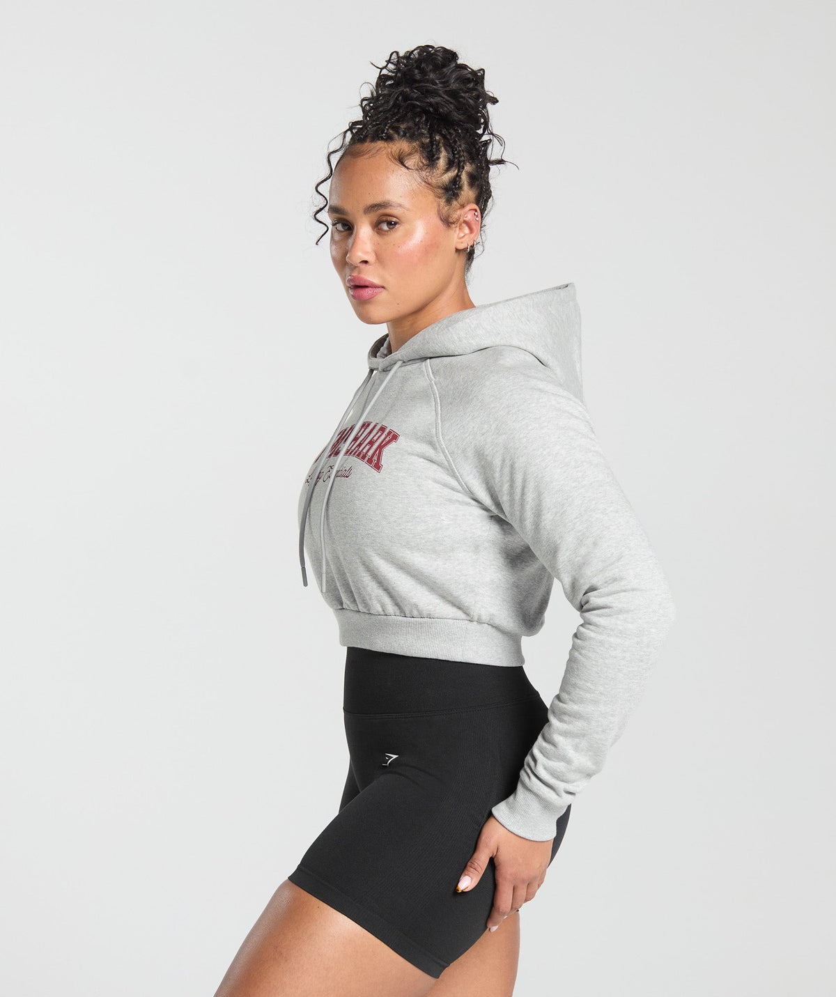 gymshark-lifting-essentials-graphic-cropped-hoodie-light-grey-core-marl-ss25