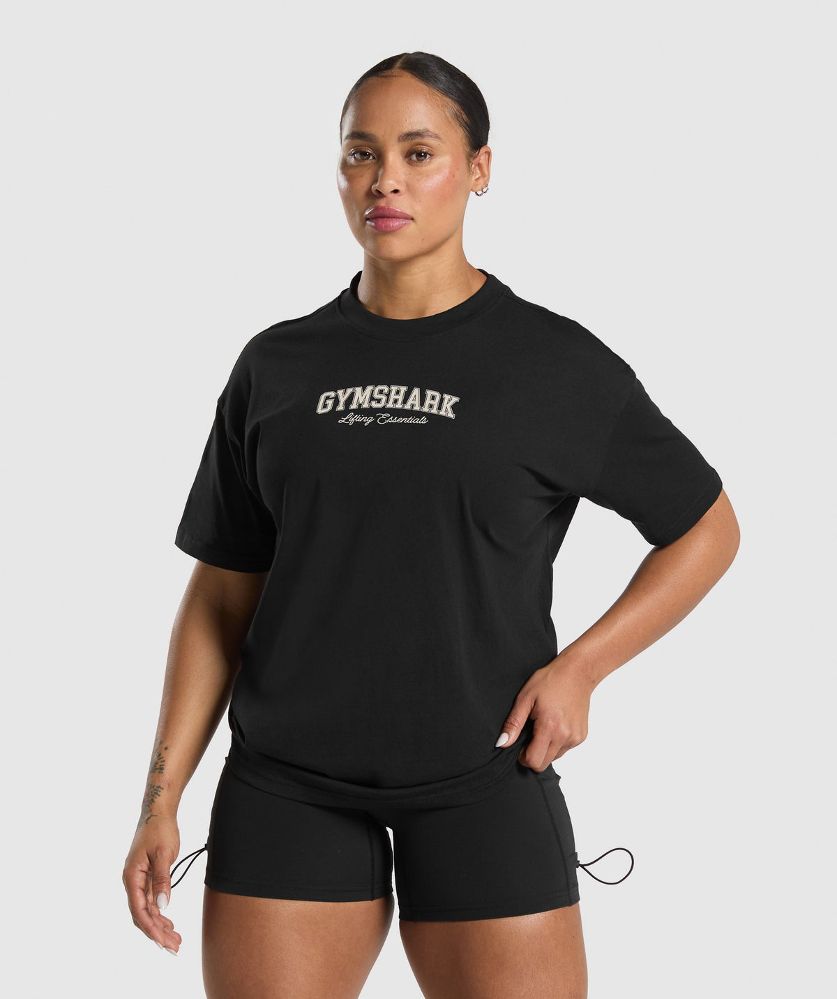 gymshark-lifting-essentials-graphic-oversized-t-shirt-black-ss25