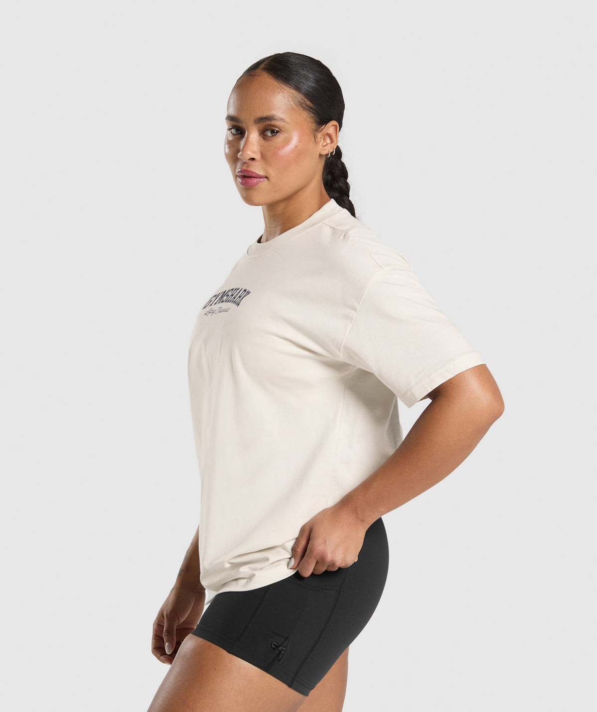 gymshark-lifting-essentials-graphic-oversized-t-shirt-ss-tops-white-ss25